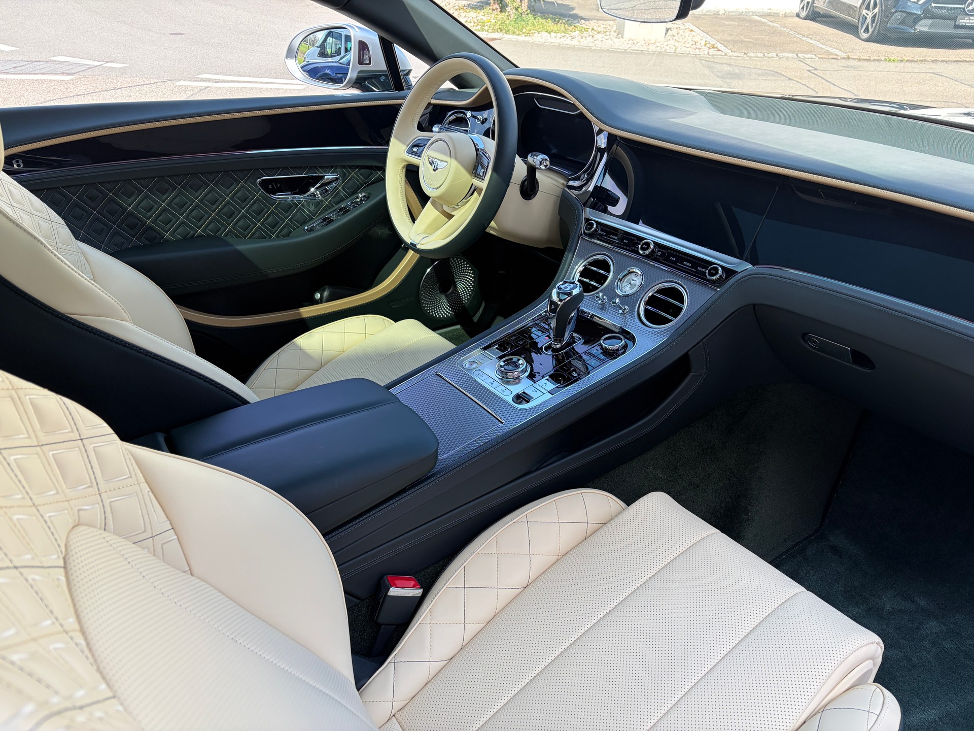 BENTLEY Continental GT 4.0 V8 Mulliner-image-24