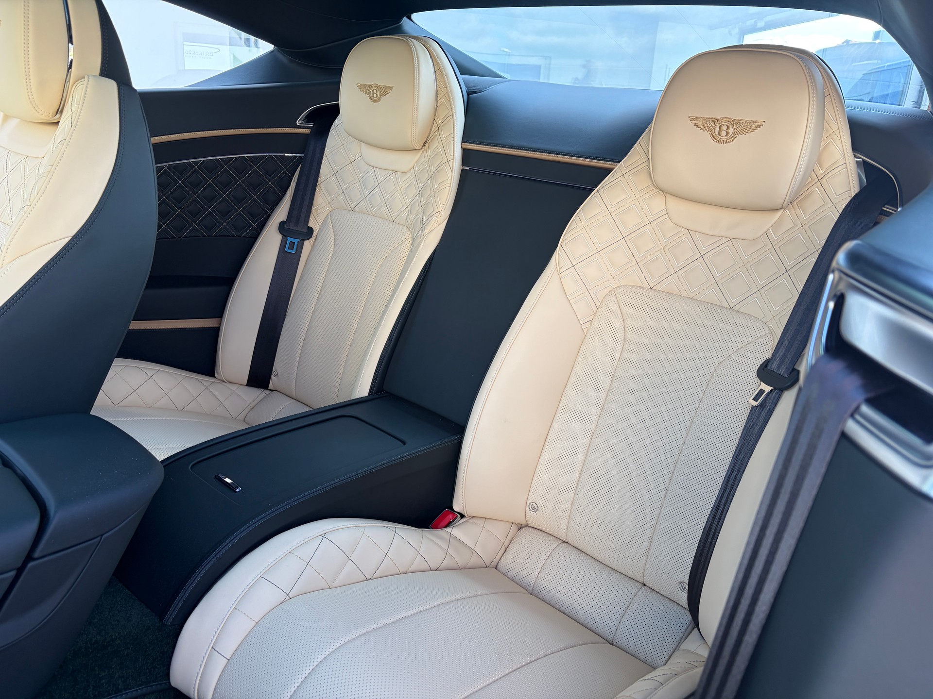 BENTLEY Continental GT 4.0 V8 Mulliner-image-20