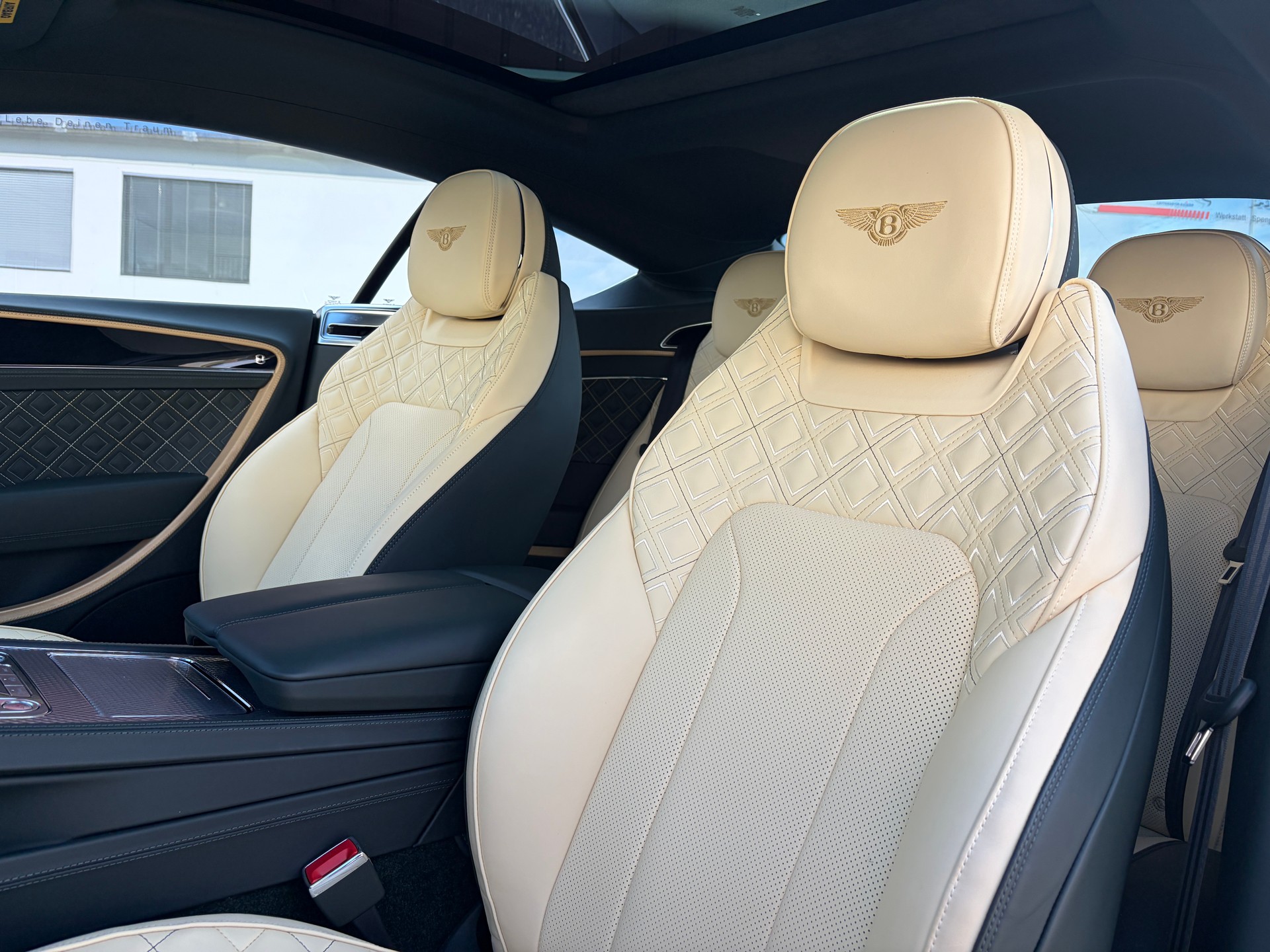 BENTLEY Continental GT 4.0 V8 Mulliner-image-17