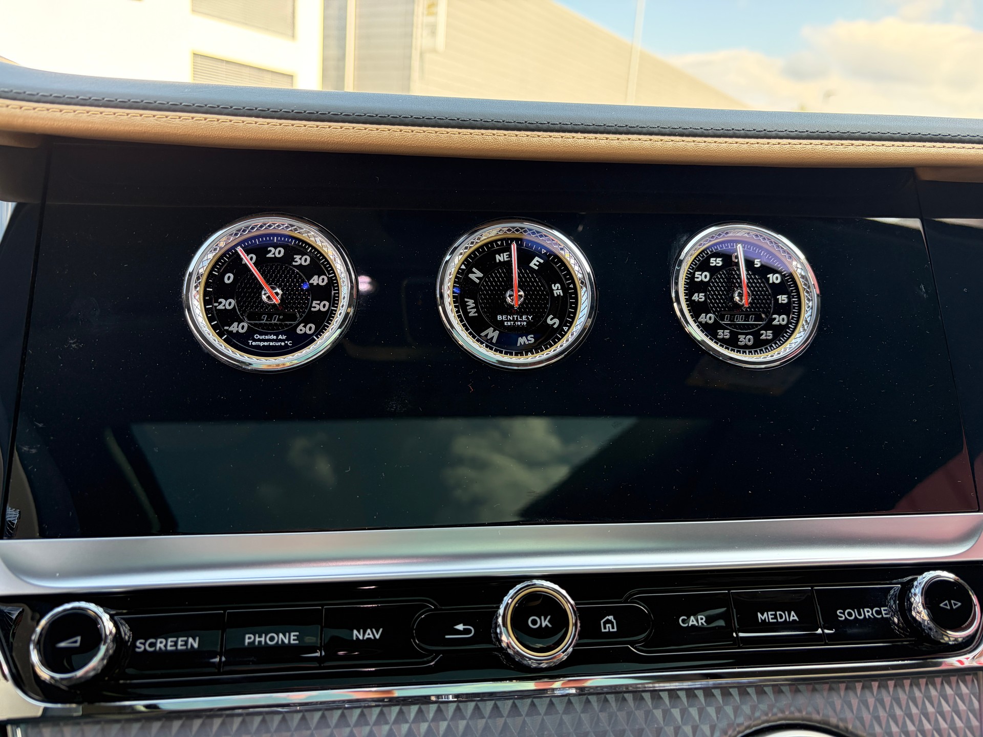BENTLEY Continental GT 4.0 V8 Mulliner-image-13