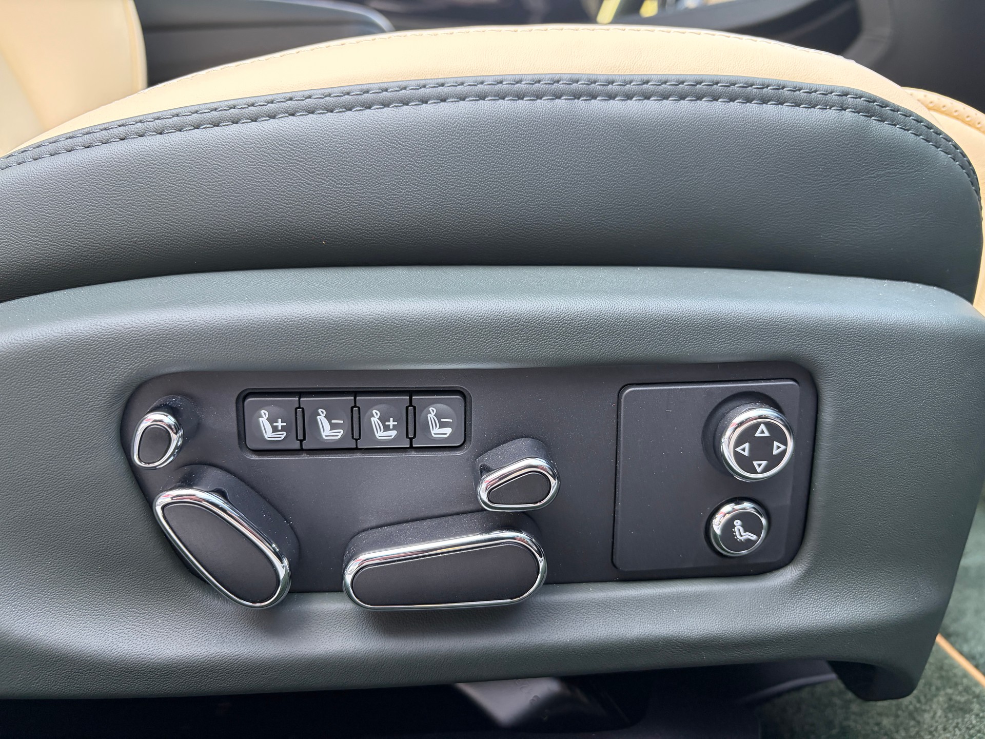 BENTLEY Continental GT 4.0 V8 Mulliner-image-25
