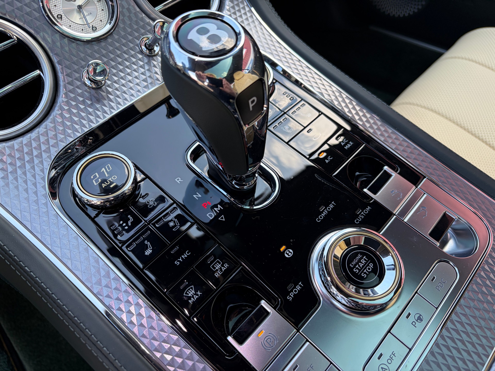 BENTLEY Continental GT 4.0 V8 Mulliner-image-12