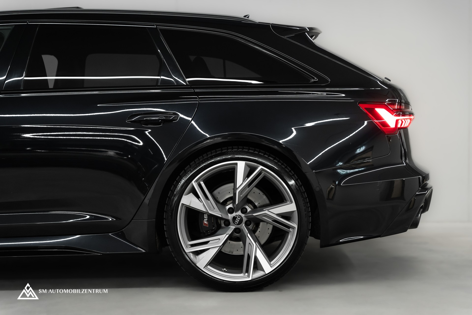 AUDI RS6 Avant 4.0 V8 TFSI quattro T-Tronic / ABT / Panorama / Head-Up / 360°-image-6