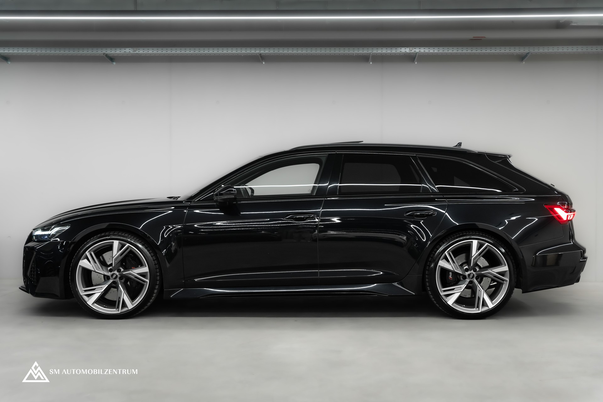 AUDI RS6 Avant 4.0 V8 TFSI quattro T-Tronic / ABT / Panorama / Head-Up / 360°-image-4