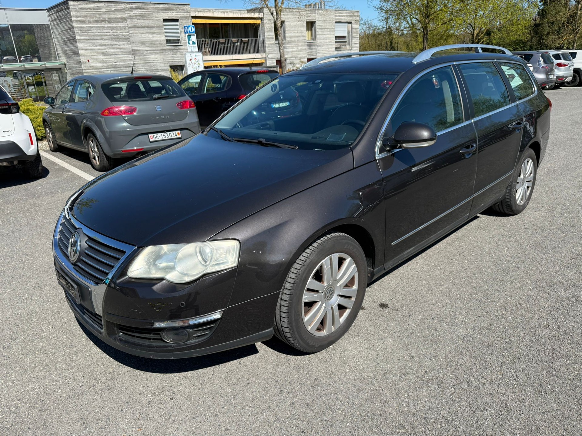 VW Passat Variant 2.0 TDI Trendline 4Motion-image-2