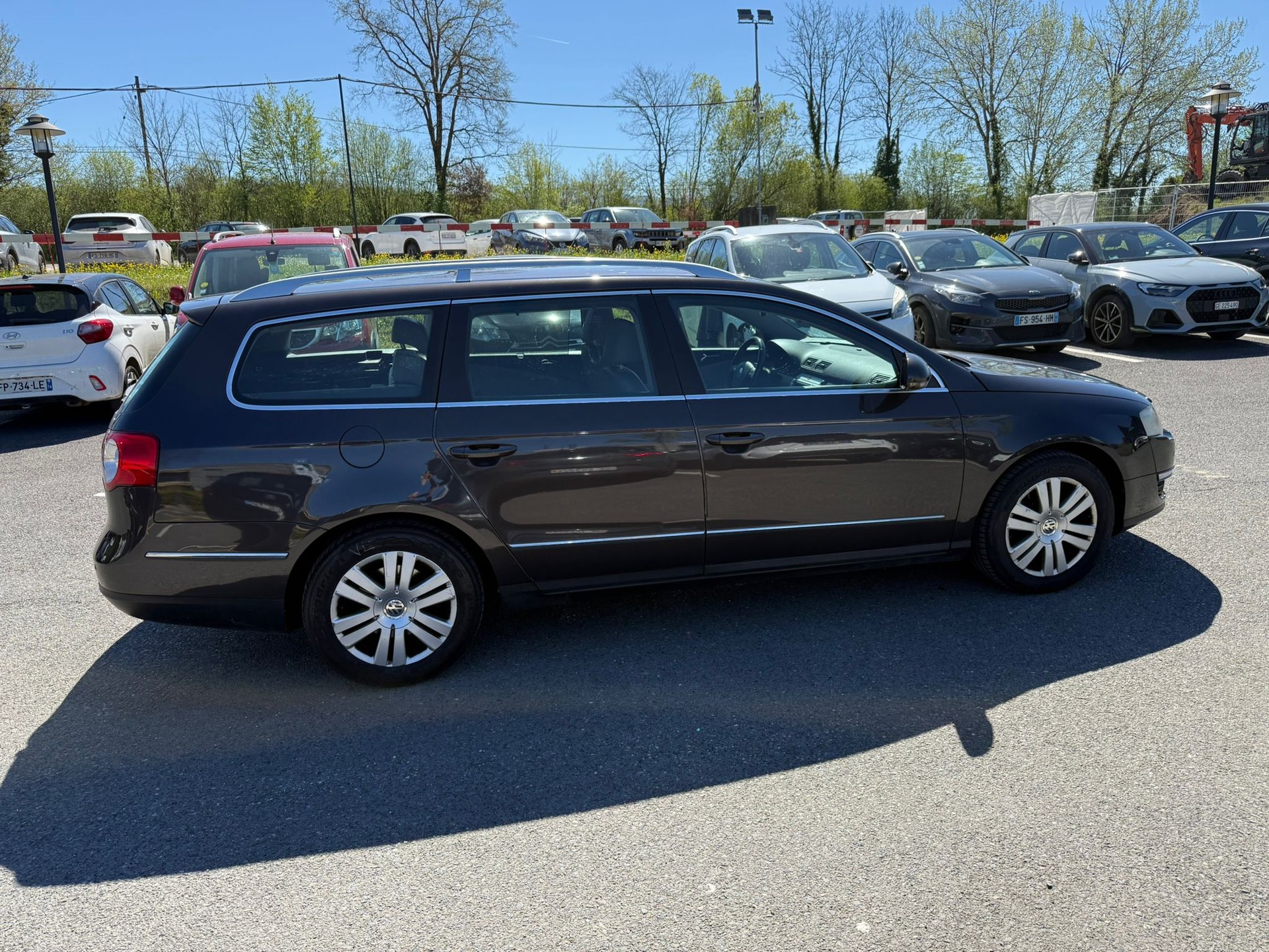 VW Passat Variant 2.0 TDI Trendline 4Motion-image-4