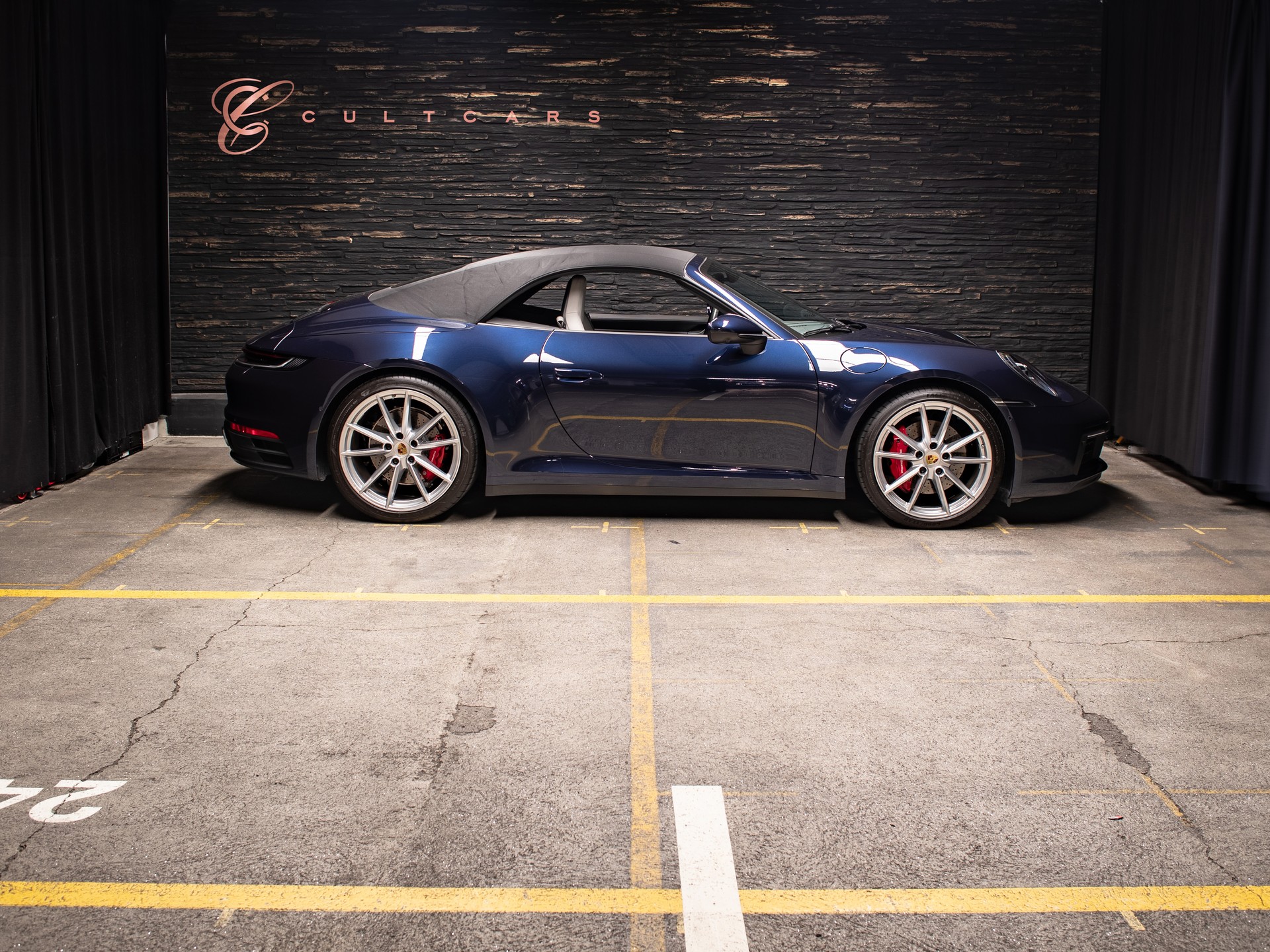 PORSCHE 911 Carrera 4S Cabriolet PDK-showroom-element-1