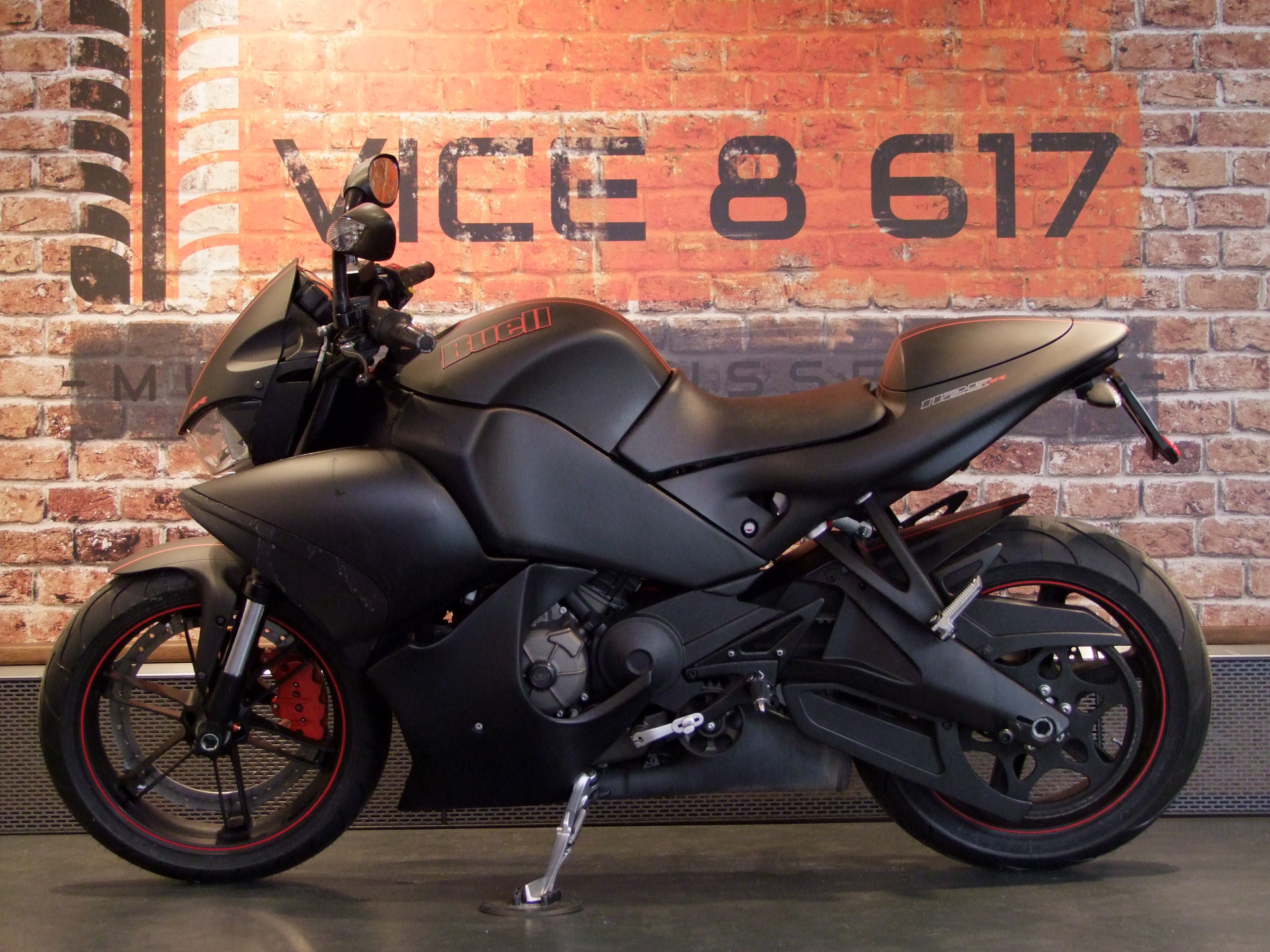 BUELL 1125 CR-showroom-element-1