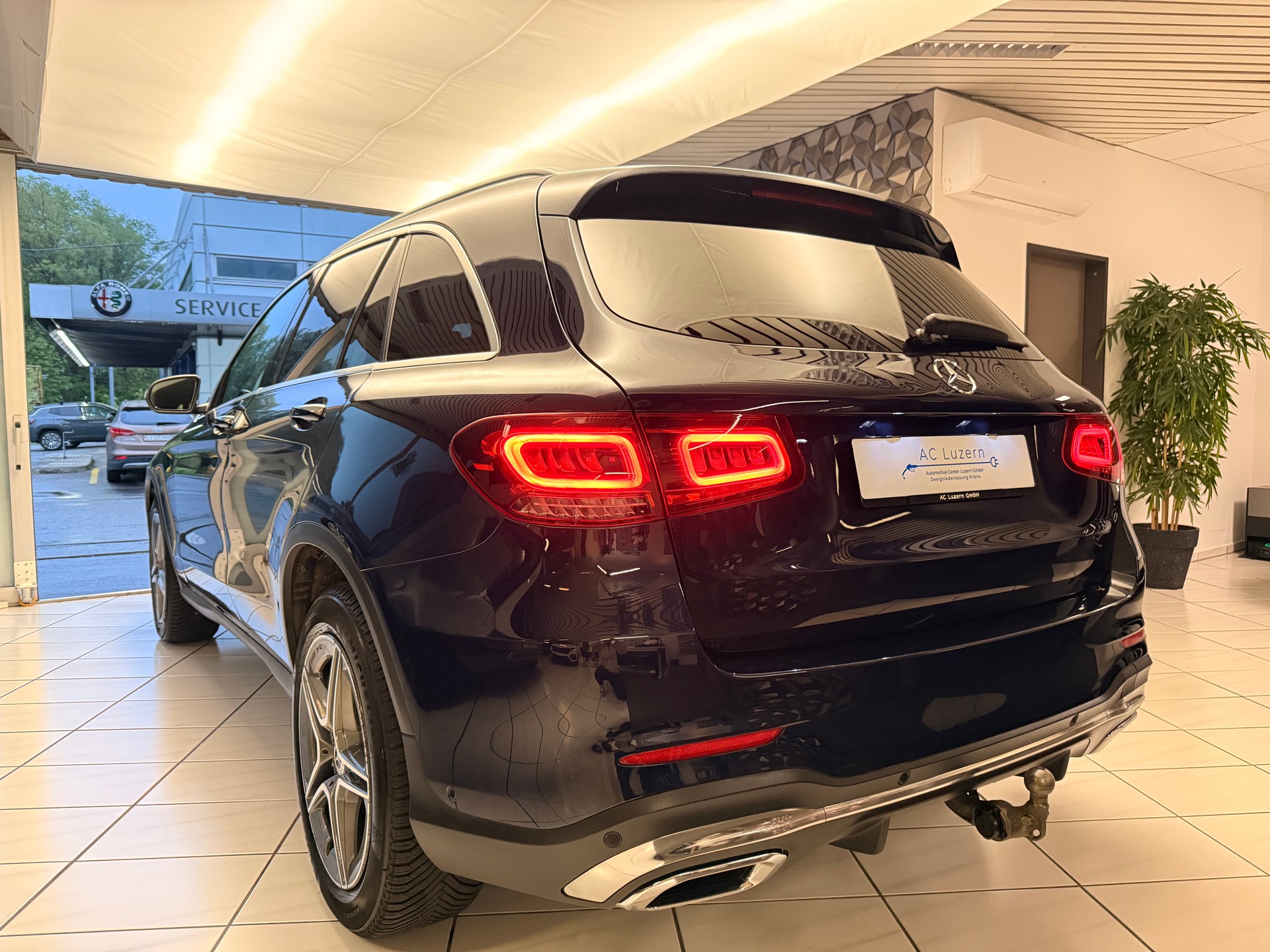 MERCEDES-BENZ GLC 220 d AMG Line 4Matic 9G-Tronic-showroom-element-1