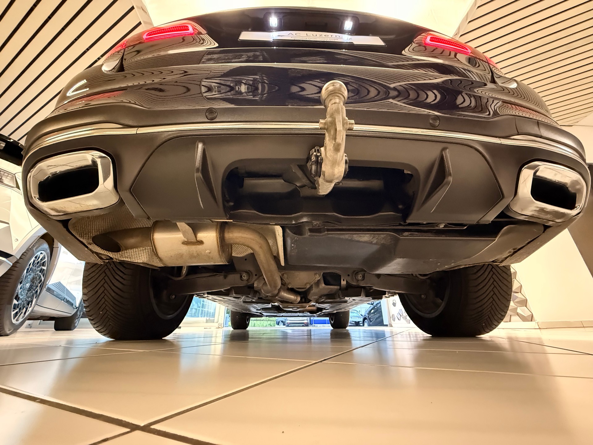 MERCEDES-BENZ GLC 220 d AMG Line 4Matic 9G-Tronic-image-20