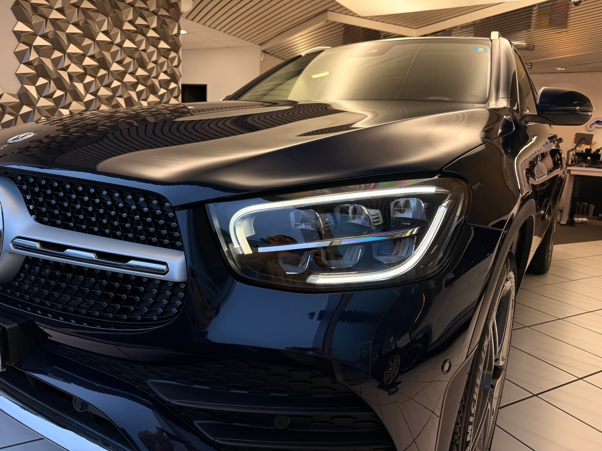 MERCEDES-BENZ GLC 220 d AMG Line 4Matic 9G-Tronic-image-17