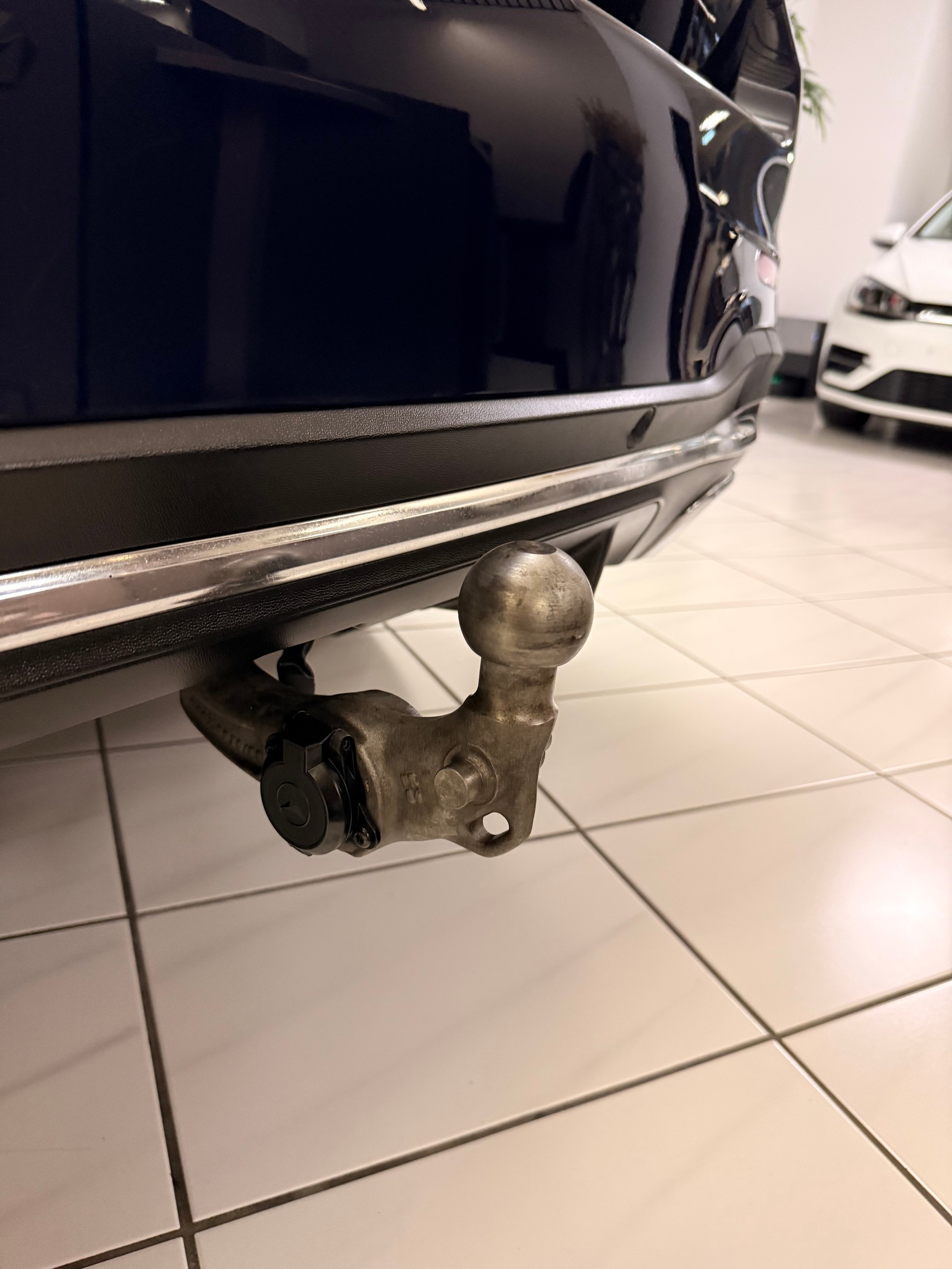 MERCEDES-BENZ GLC 220 d AMG Line 4Matic 9G-Tronic-image-19