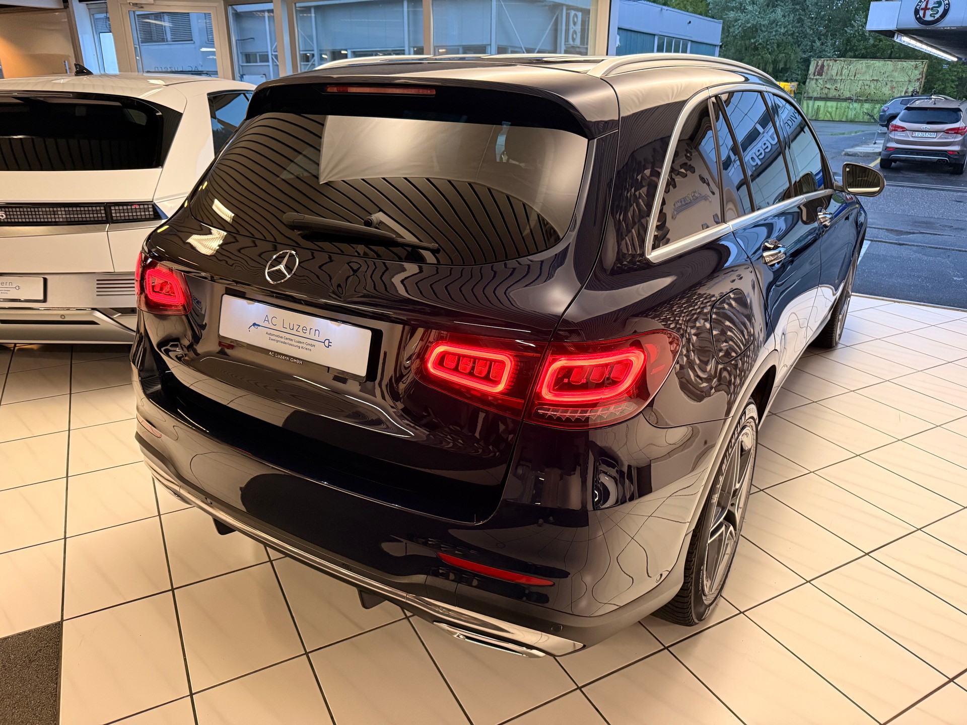 MERCEDES-BENZ GLC 220 d AMG Line 4Matic 9G-Tronic-showroom-element-2