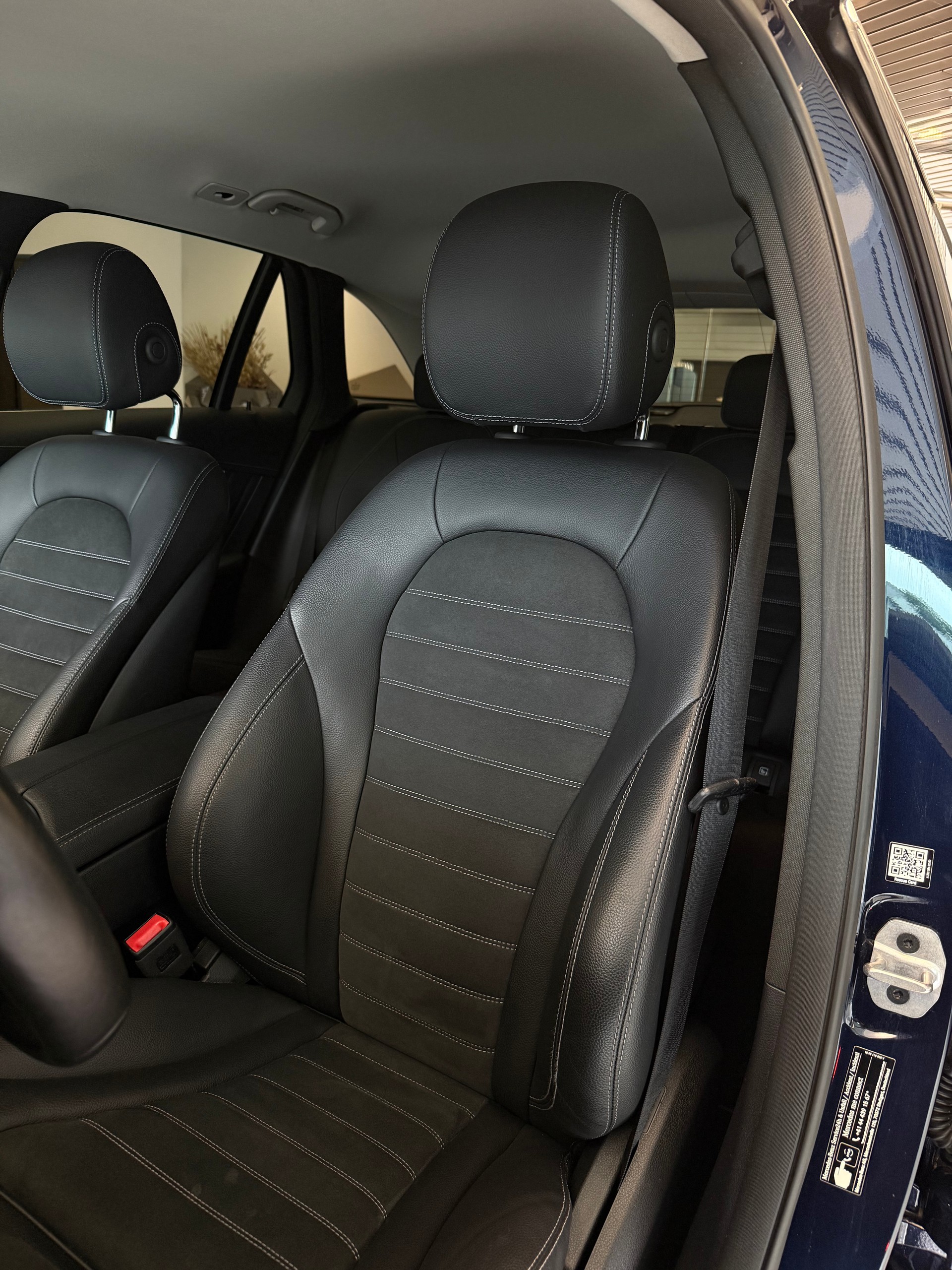 MERCEDES-BENZ GLC 220 d AMG Line 4Matic 9G-Tronic-image-5
