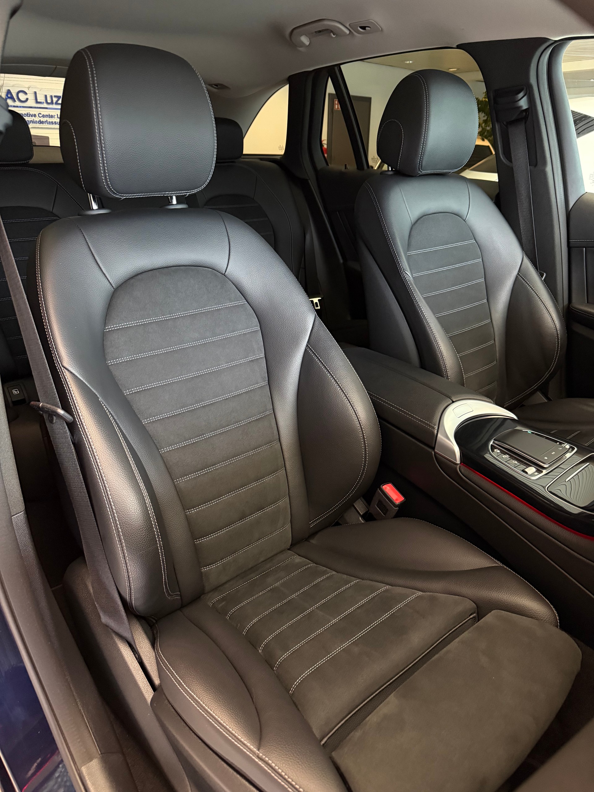MERCEDES-BENZ GLC 220 d AMG Line 4Matic 9G-Tronic-image-11