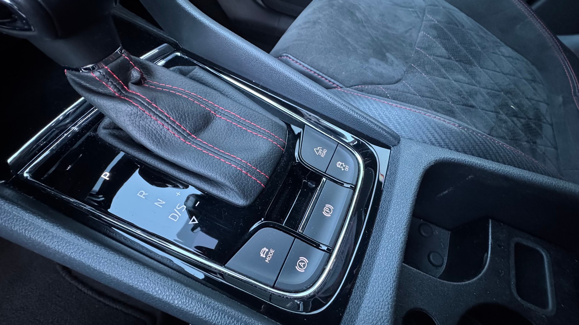 SKODA Kodiaq 2.0 TSI 4x4 RS-image-24