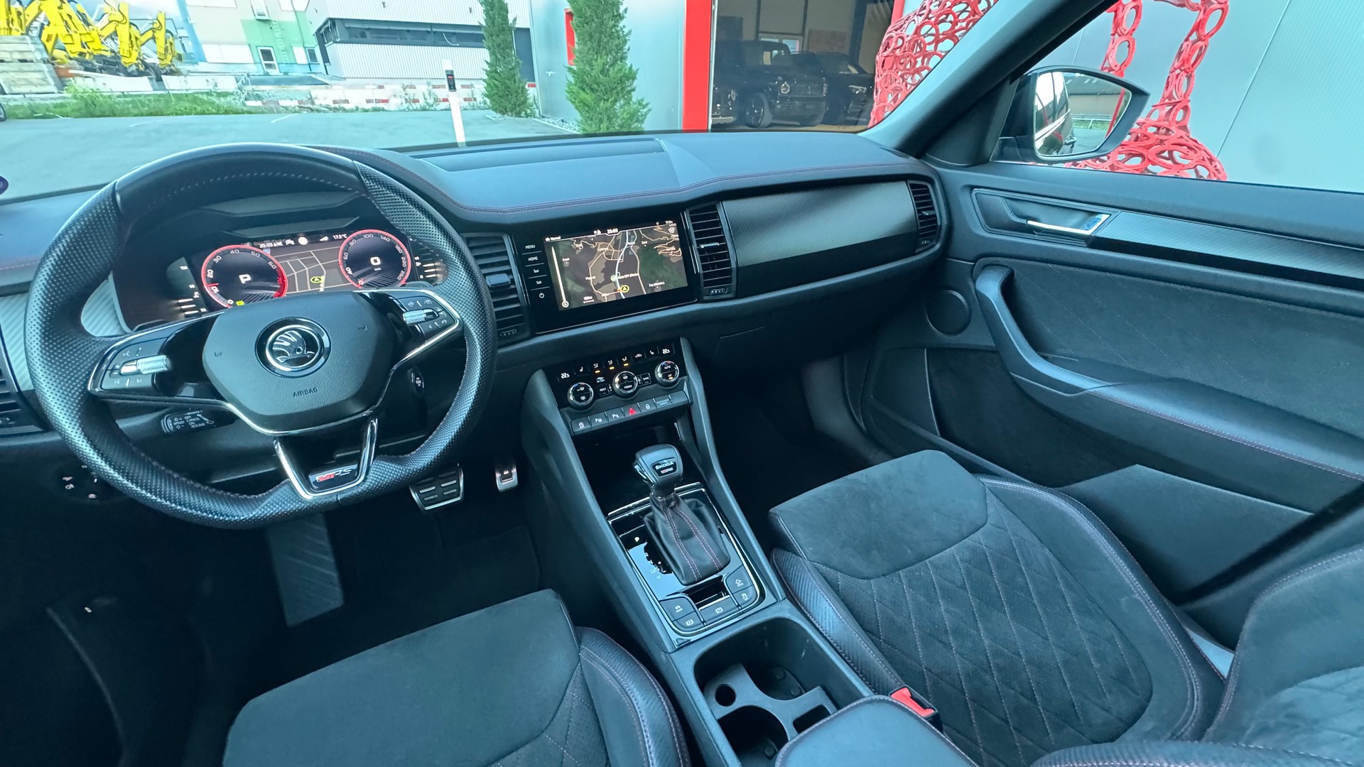 SKODA Kodiaq 2.0 TSI 4x4 RS-image-12