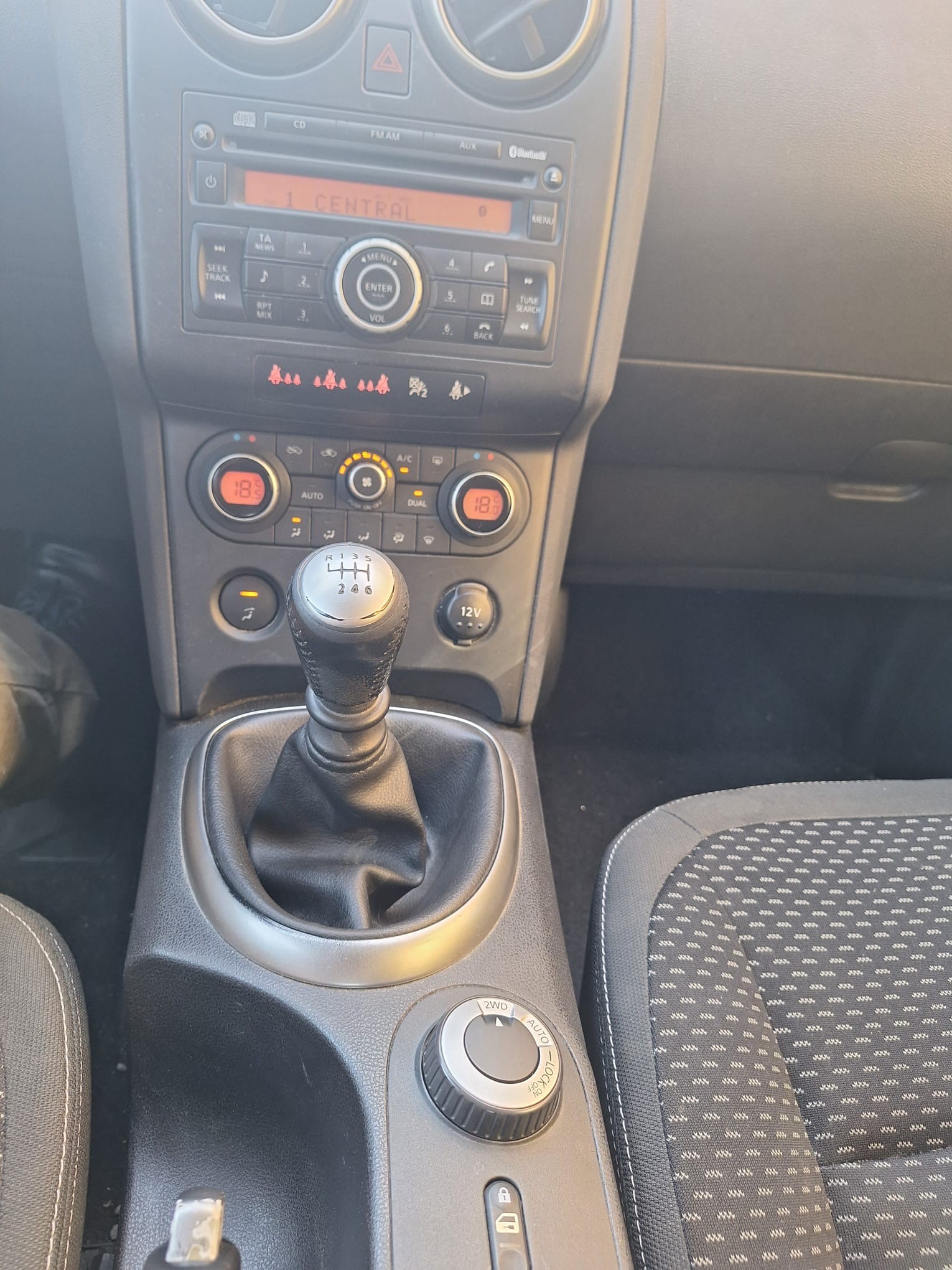 NISSAN Qashqai 2.0 4WD visia-image-8