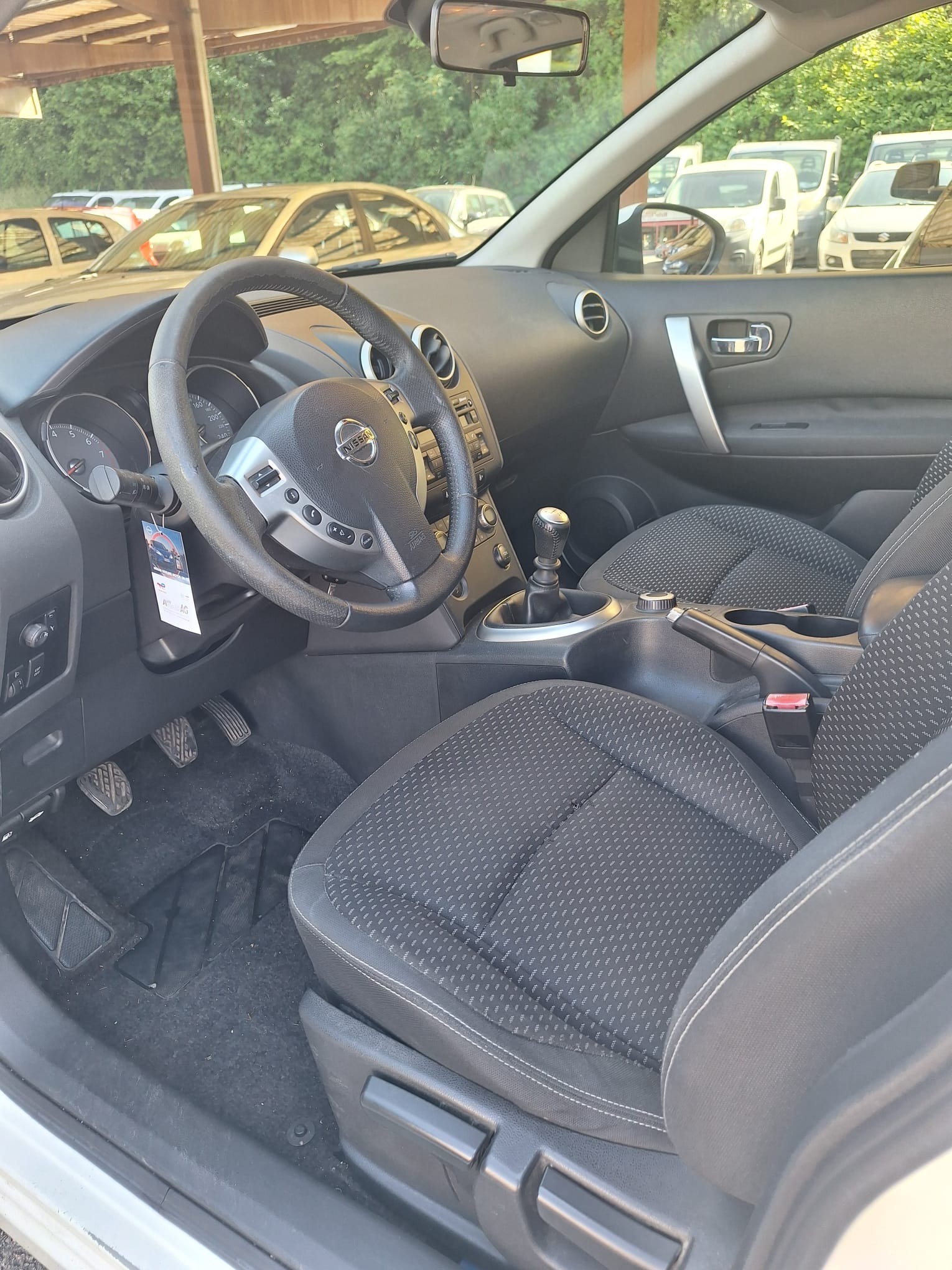 NISSAN Qashqai 2.0 4WD visia-image-9