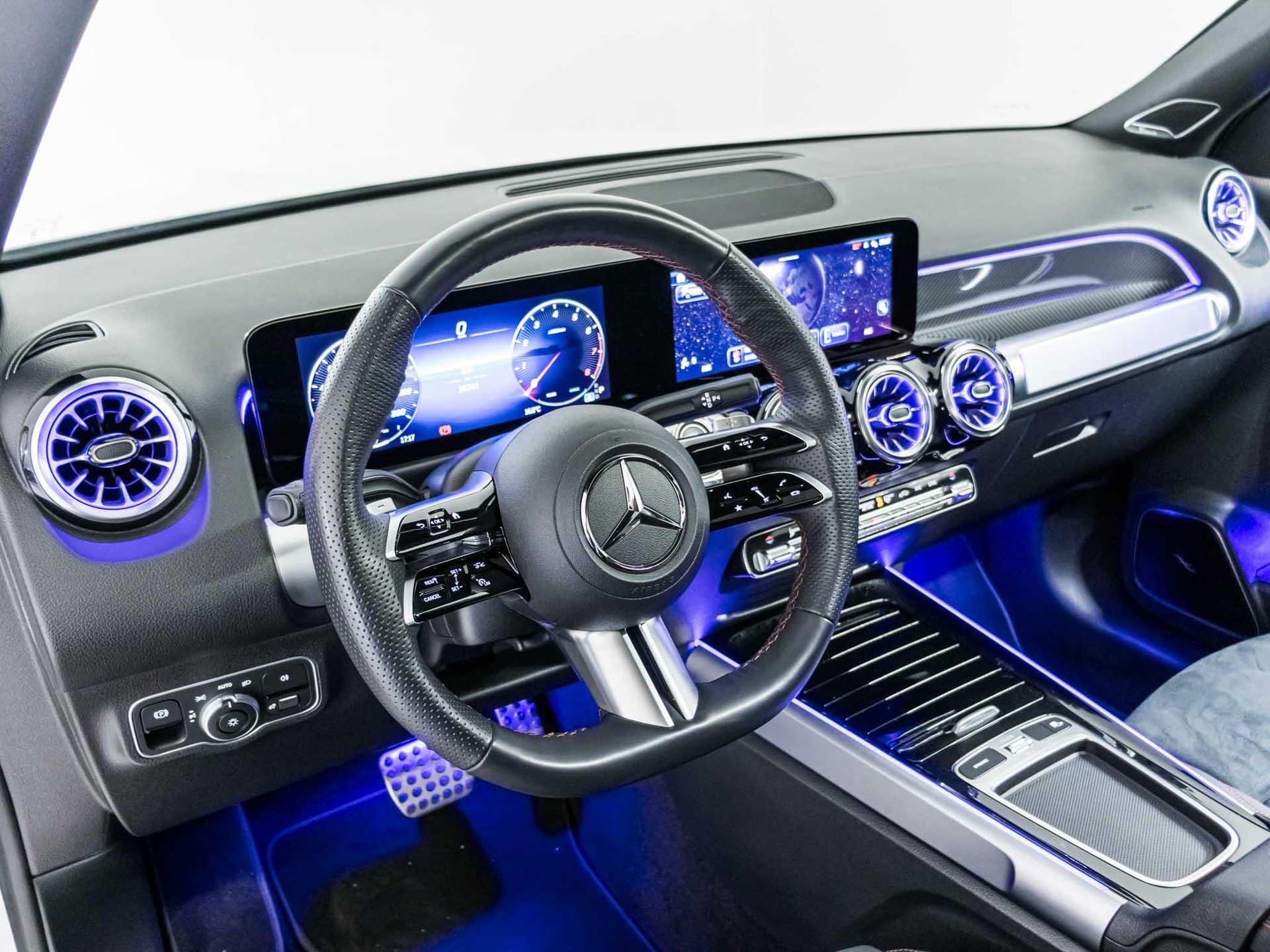 MERCEDES-BENZ GLB 220 4MATIC-image-9