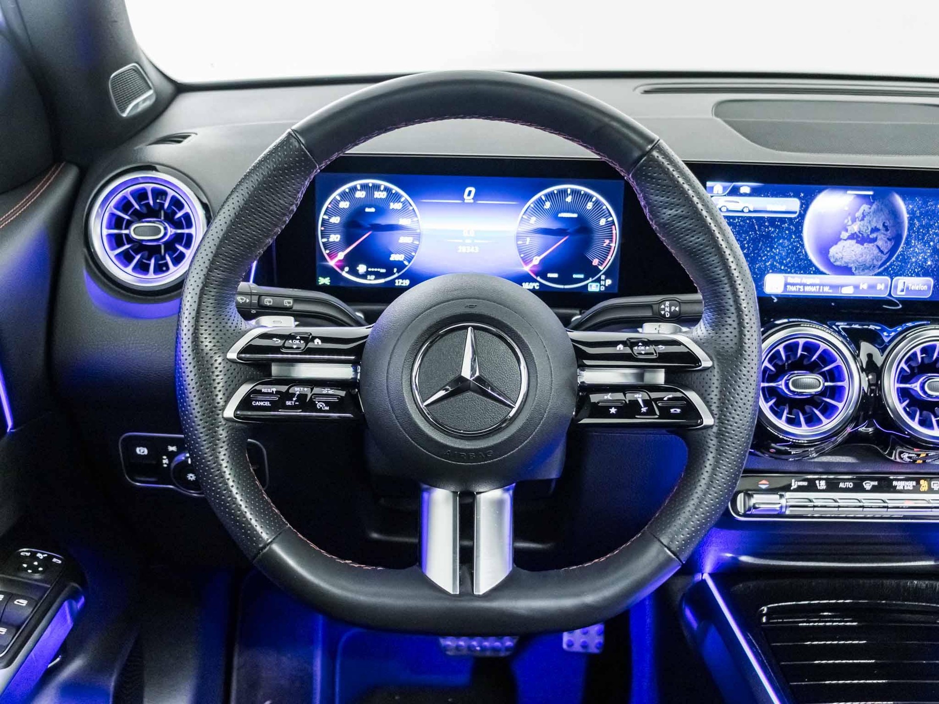 MERCEDES-BENZ GLB 220 4MATIC-image-10