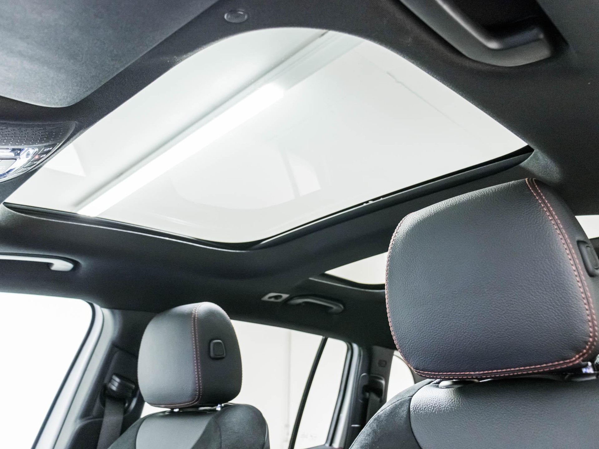 MERCEDES-BENZ GLB 220 4MATIC-image-8