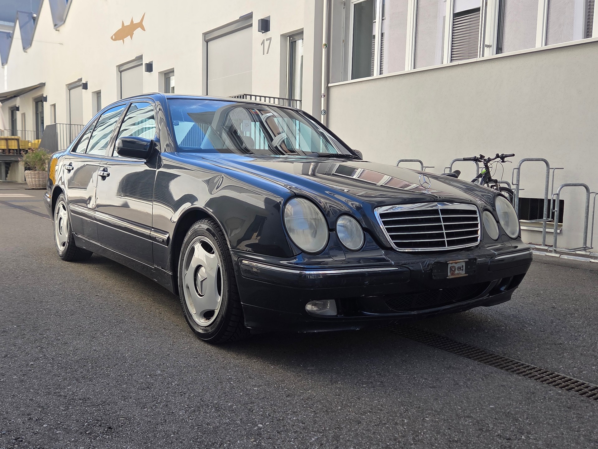 MERCEDES-BENZ E 320 Avantgarde Automatic-showroom-element-1