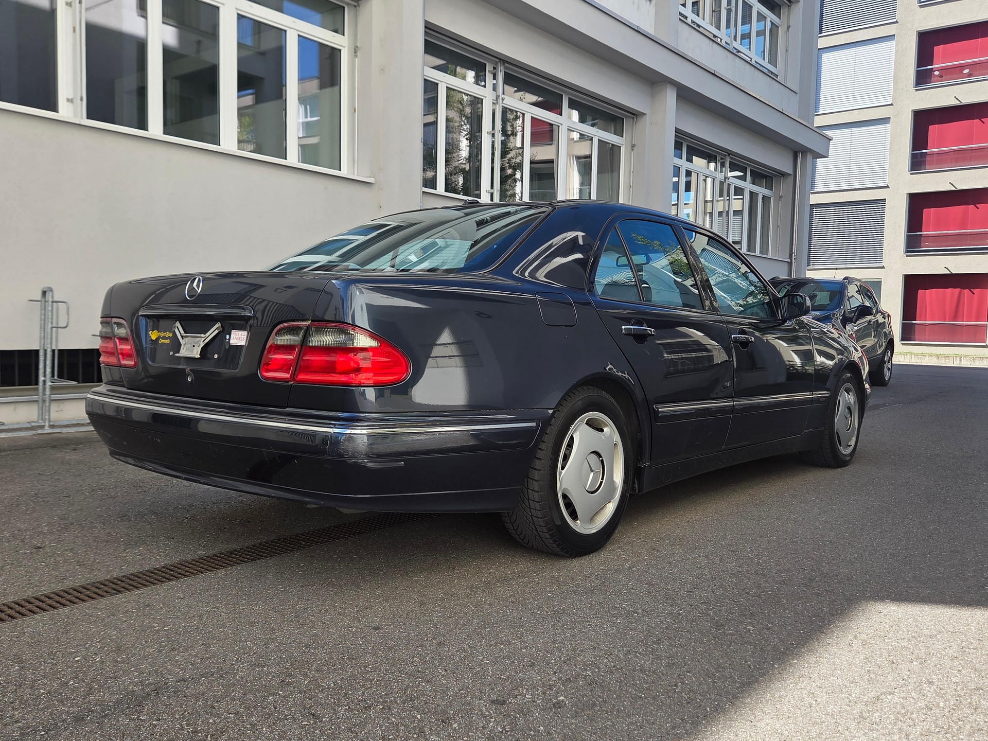 MERCEDES-BENZ E 320 Avantgarde Automatic-showroom-element-3
