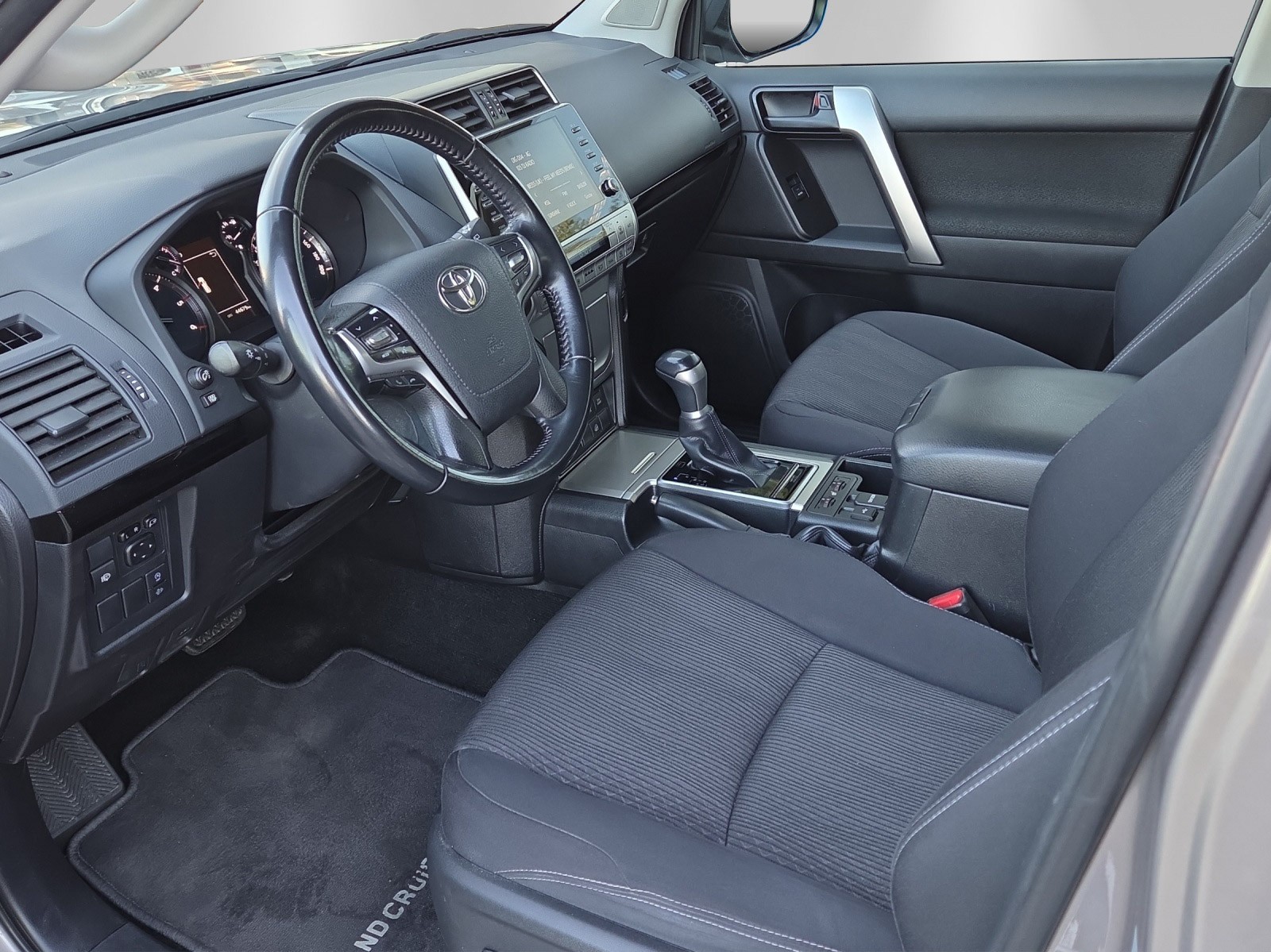 TOYOTA Land Cruiser 2.8TD Comfort Automat-image-11