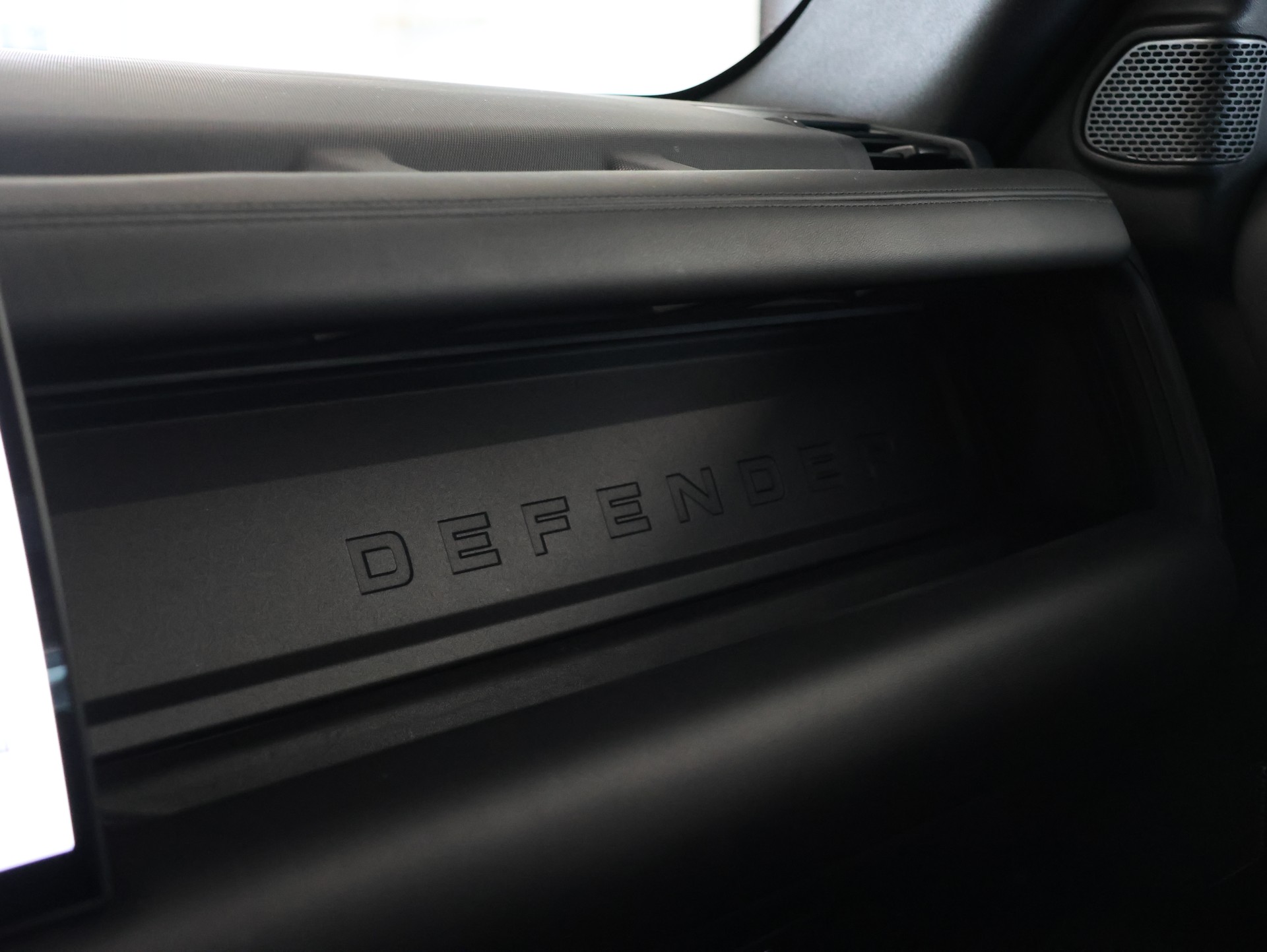 LAND ROVER Defender 110 525 V8 5.0 AT8 *Panorama* *Meridian* *360 Kamera*-image-32