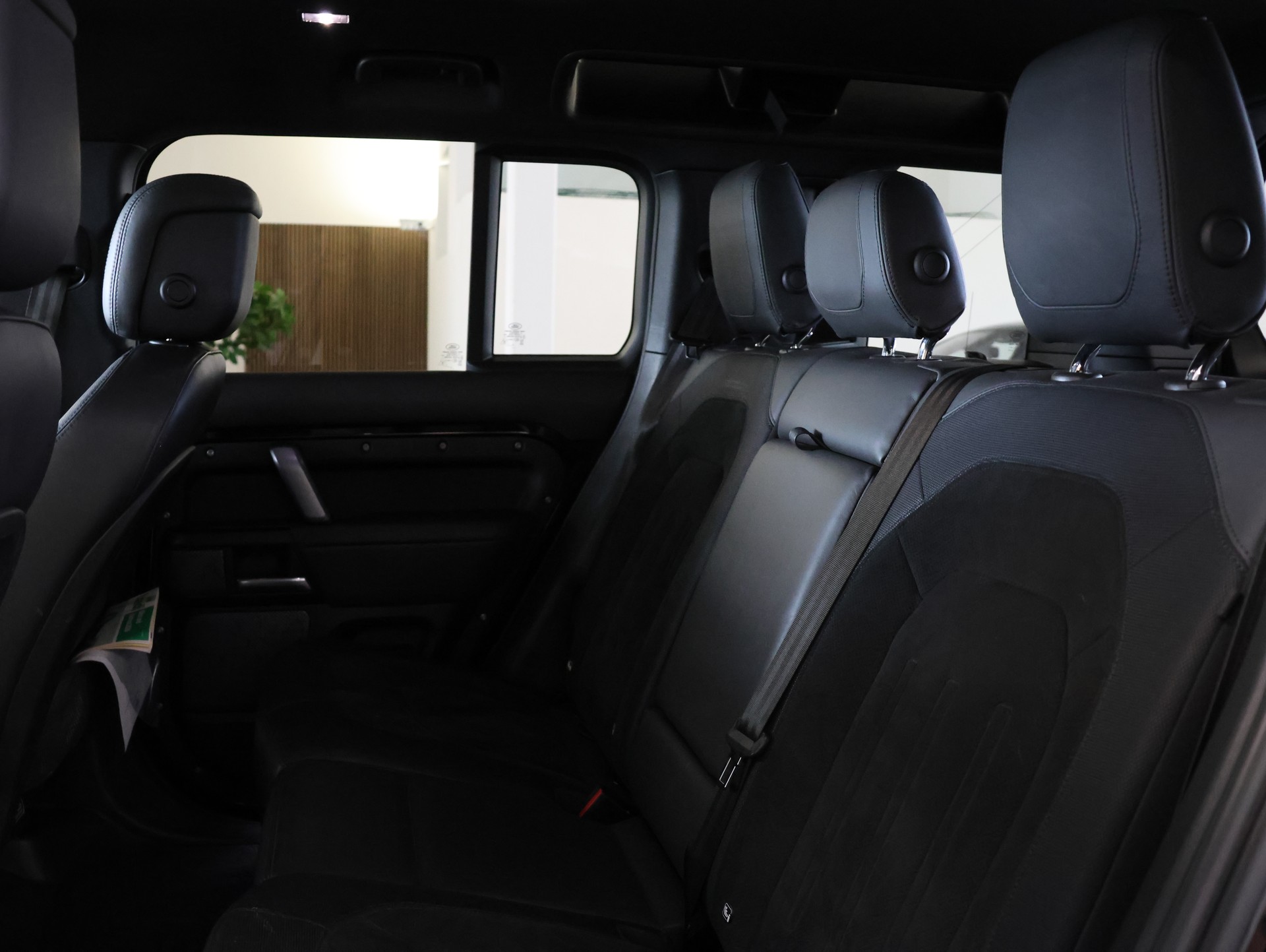 LAND ROVER Defender 110 525 V8 5.0 AT8 *Panorama* *Meridian* *360 Kamera*-image-34