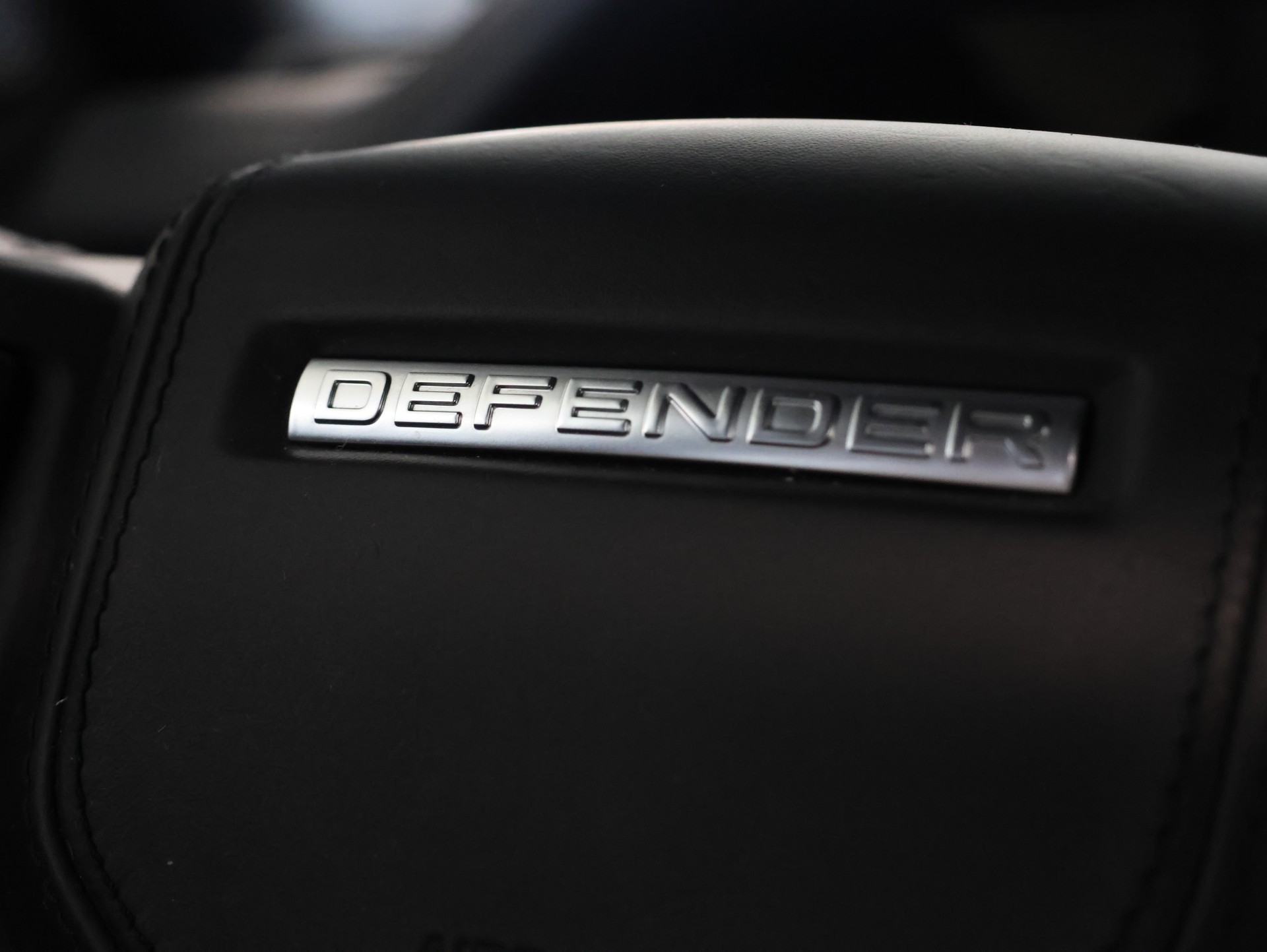 LAND ROVER Defender 110 525 V8 5.0 AT8 *Panorama* *Meridian* *360 Kamera*-image-25