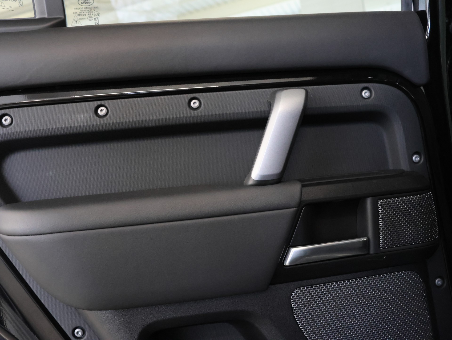 LAND ROVER Defender 110 525 V8 5.0 AT8 *Panorama* *Meridian* *360 Kamera*-image-36