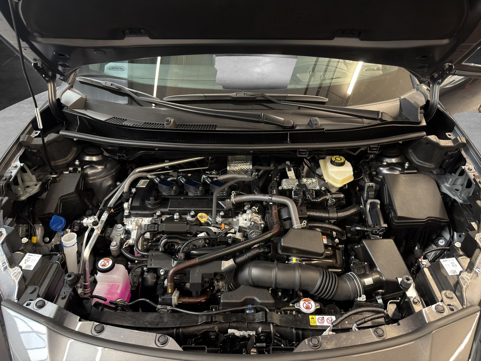 TOYOTA Yaris Cross 1.5 VVT-i HSD Premium AWD-i-image-15
