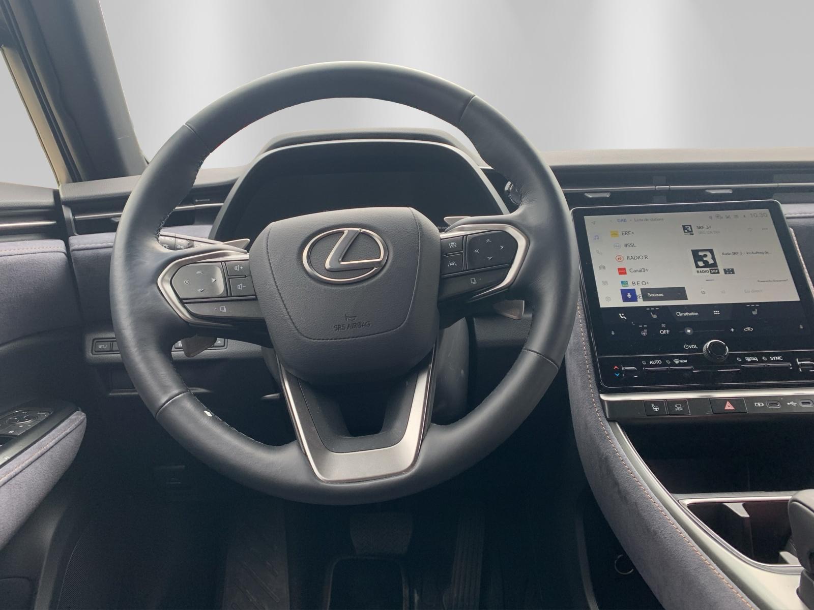 LEXUS LBX 1.5 Hybrid Cool AWD-image-8