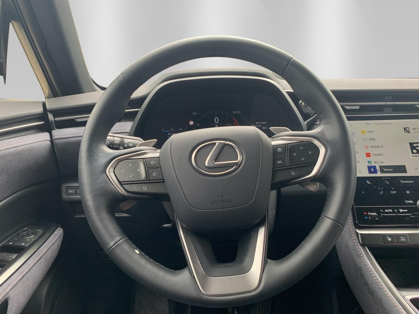 LEXUS LBX 1.5 Hybrid Cool AWD-image-11