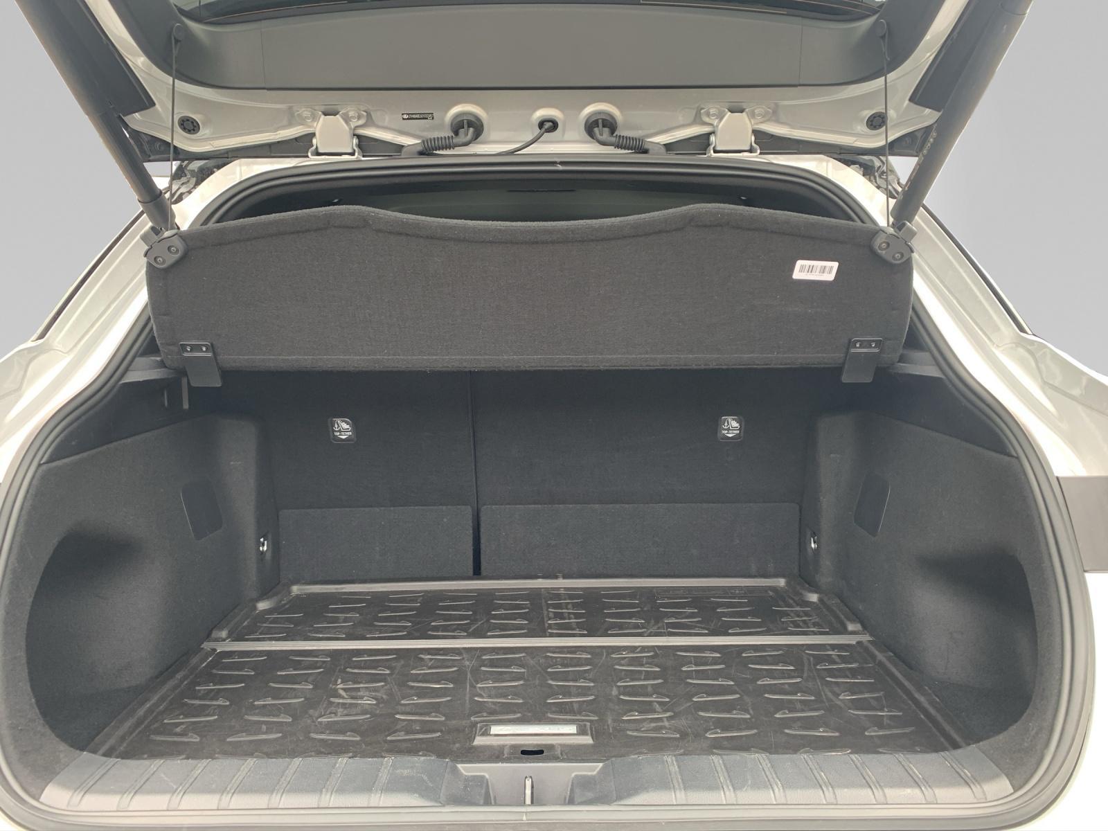LEXUS LBX 1.5 Hybrid Cool AWD-image-12