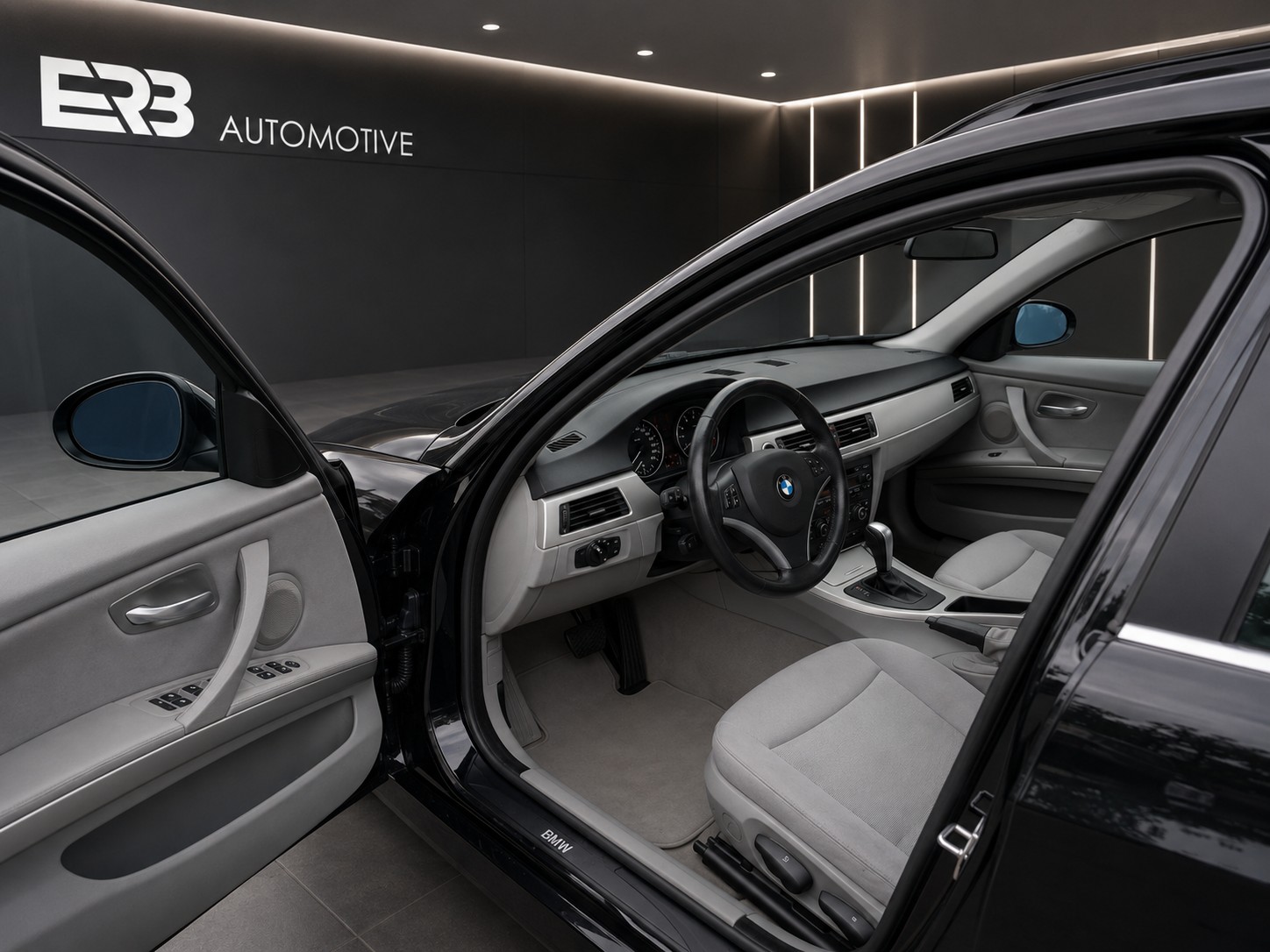 BMW 325xi xDrive Touring-image-1