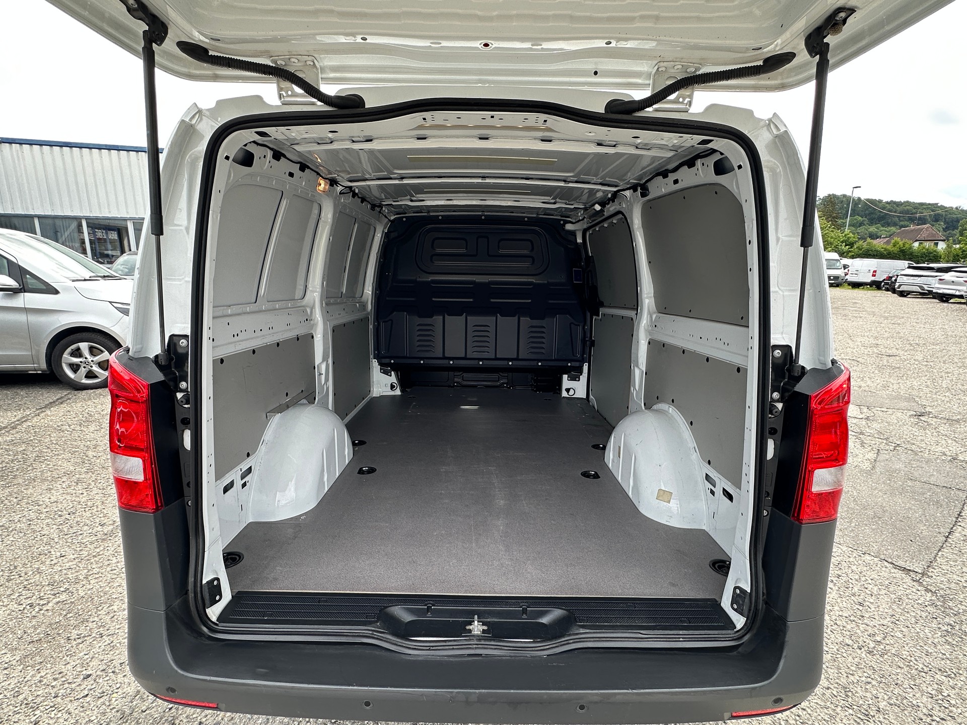 MERCEDES-BENZ Vito 114 CDI Lang FWD Pro-image-8