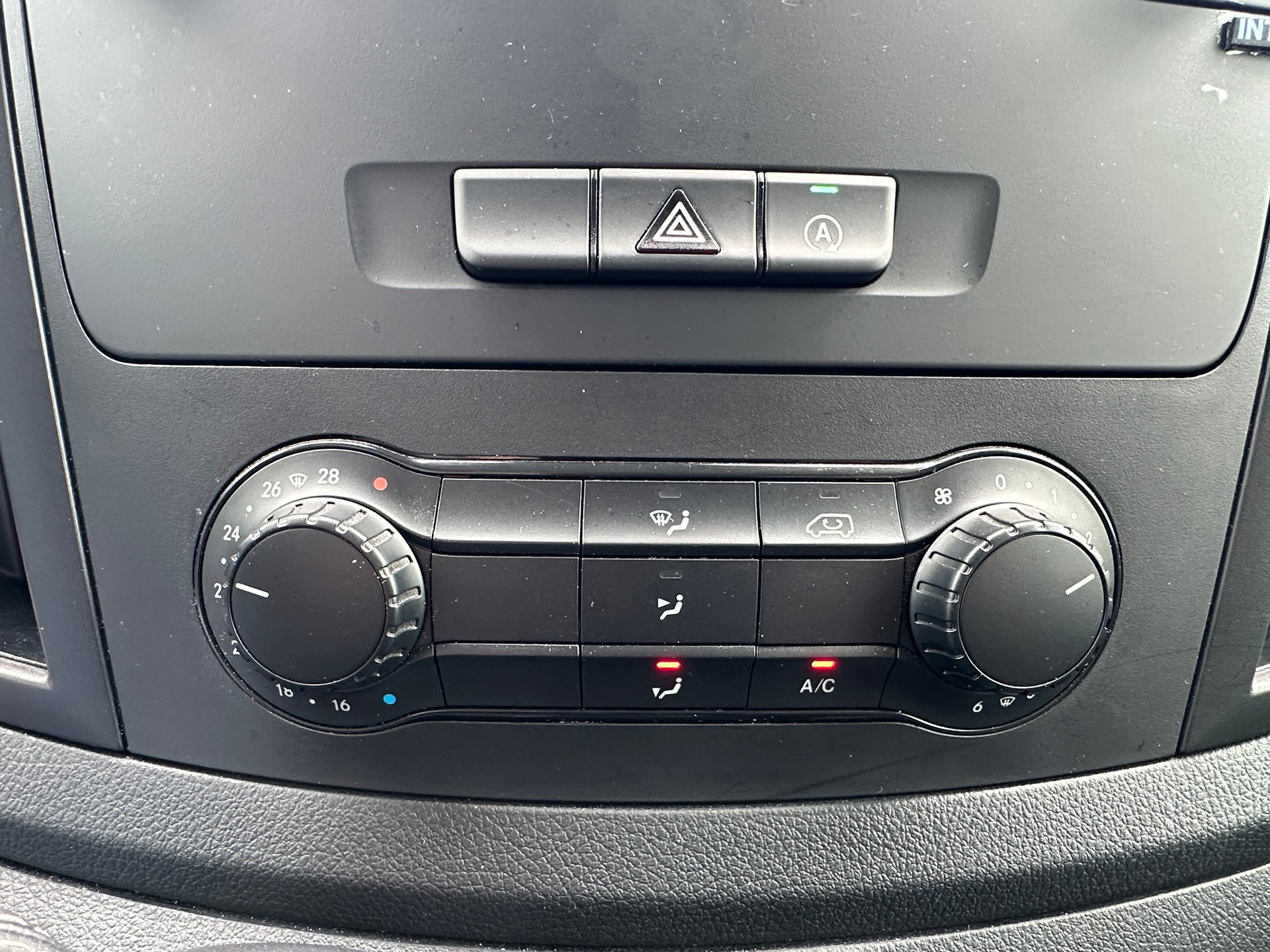 MERCEDES-BENZ Vito 114 CDI Lang FWD Pro-image-13