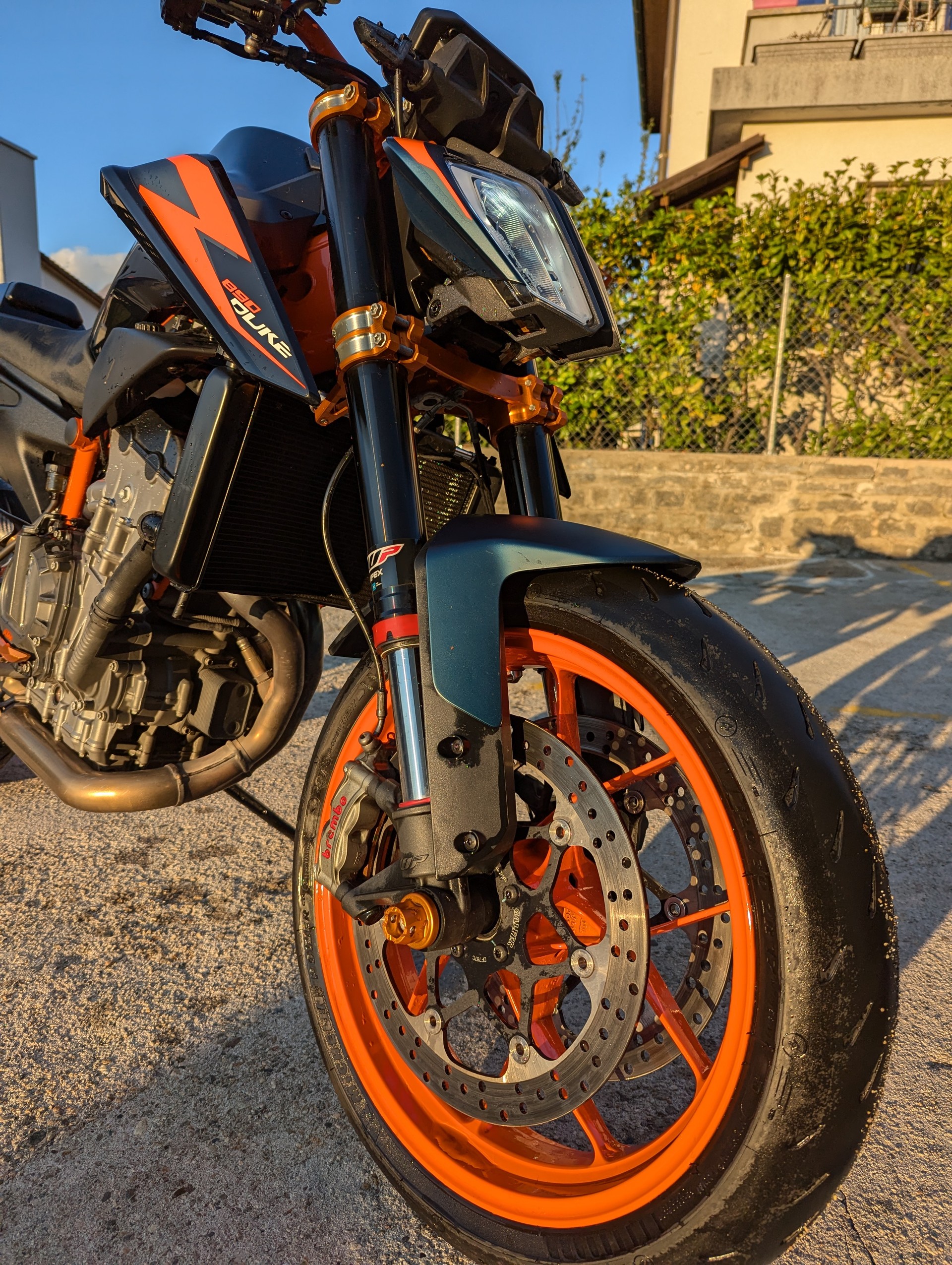 KTM 890 Duke R-image-1
