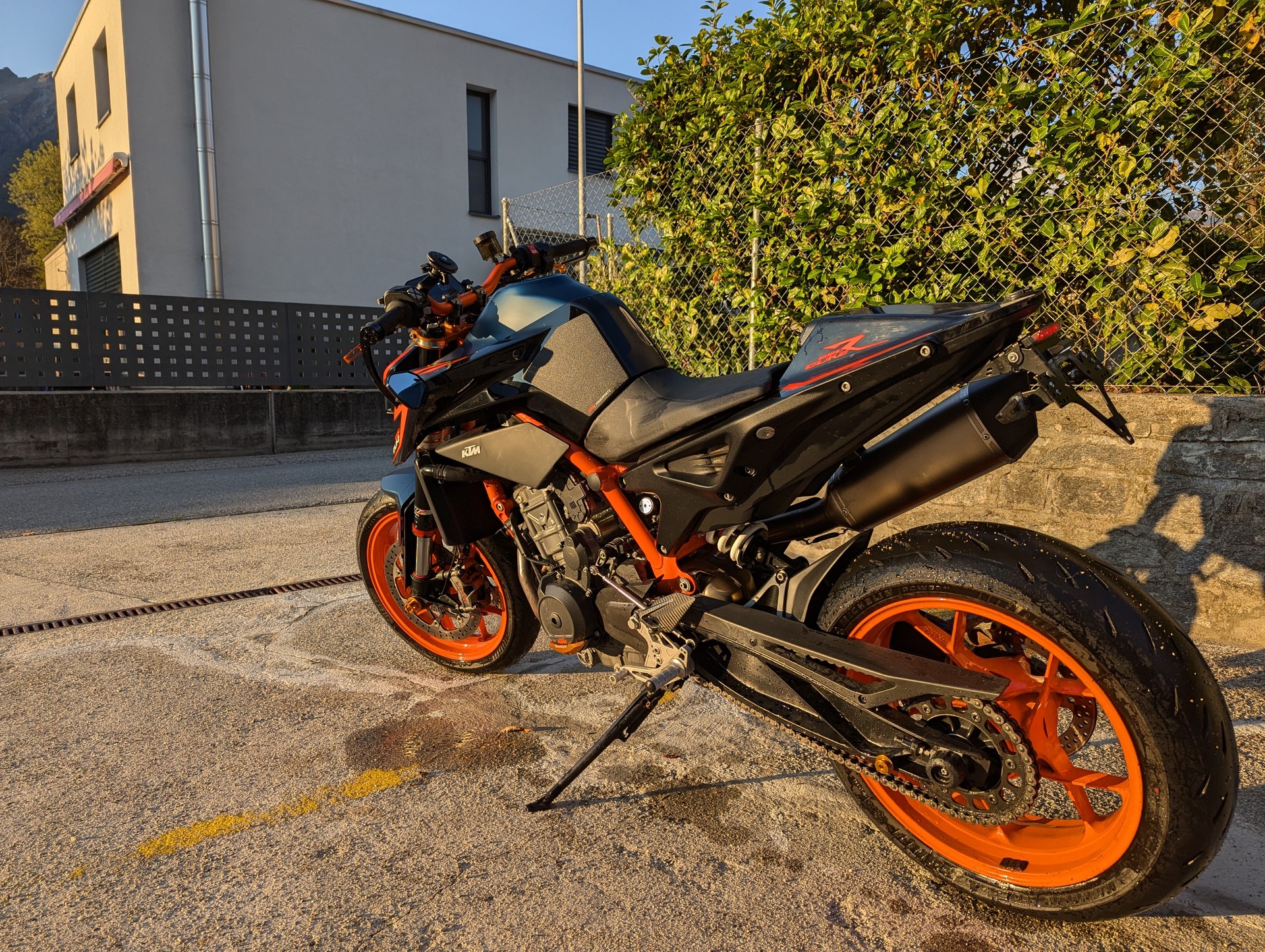 KTM 890 Duke R-image-2