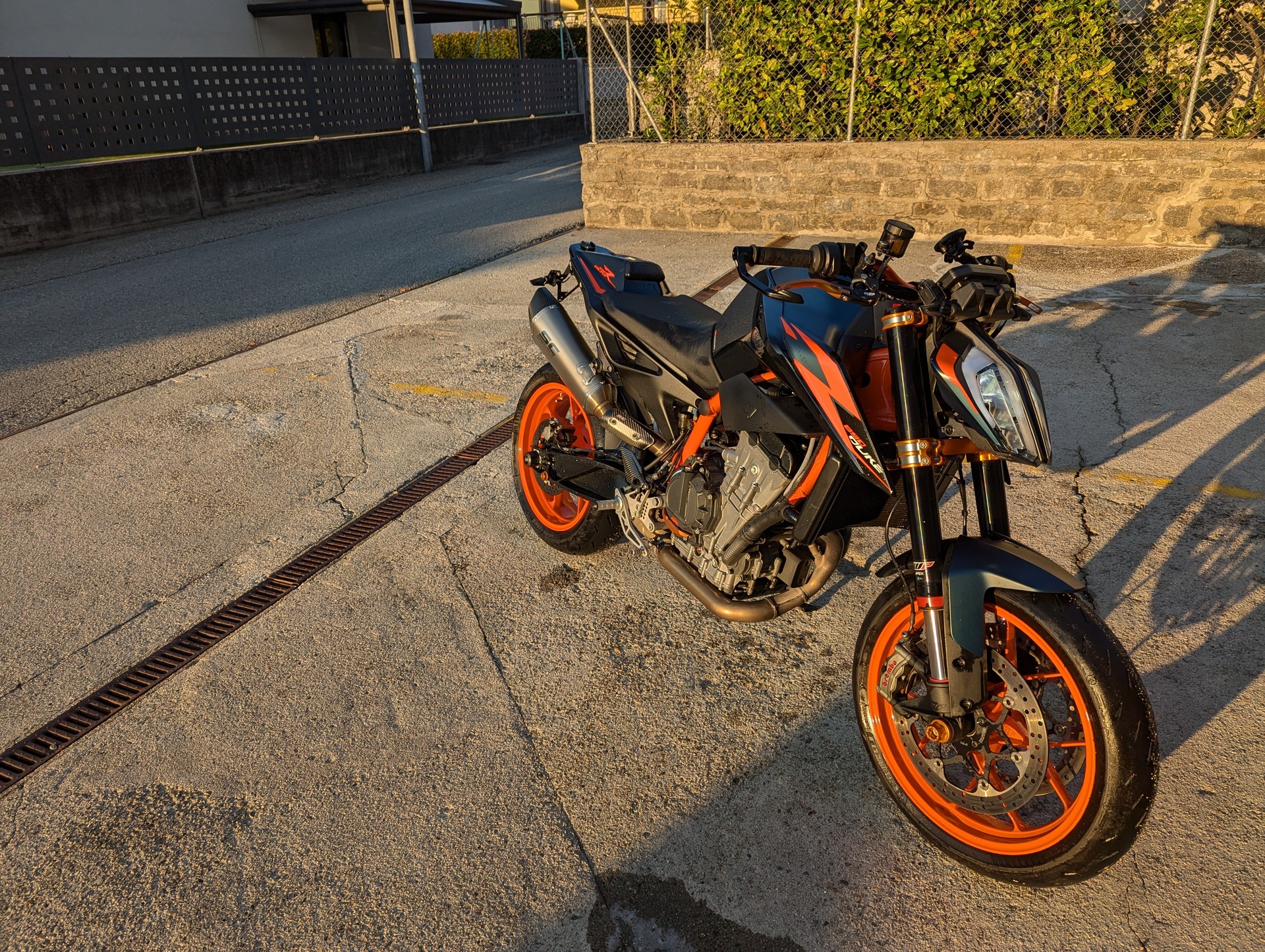 KTM 890 Duke R-image-3