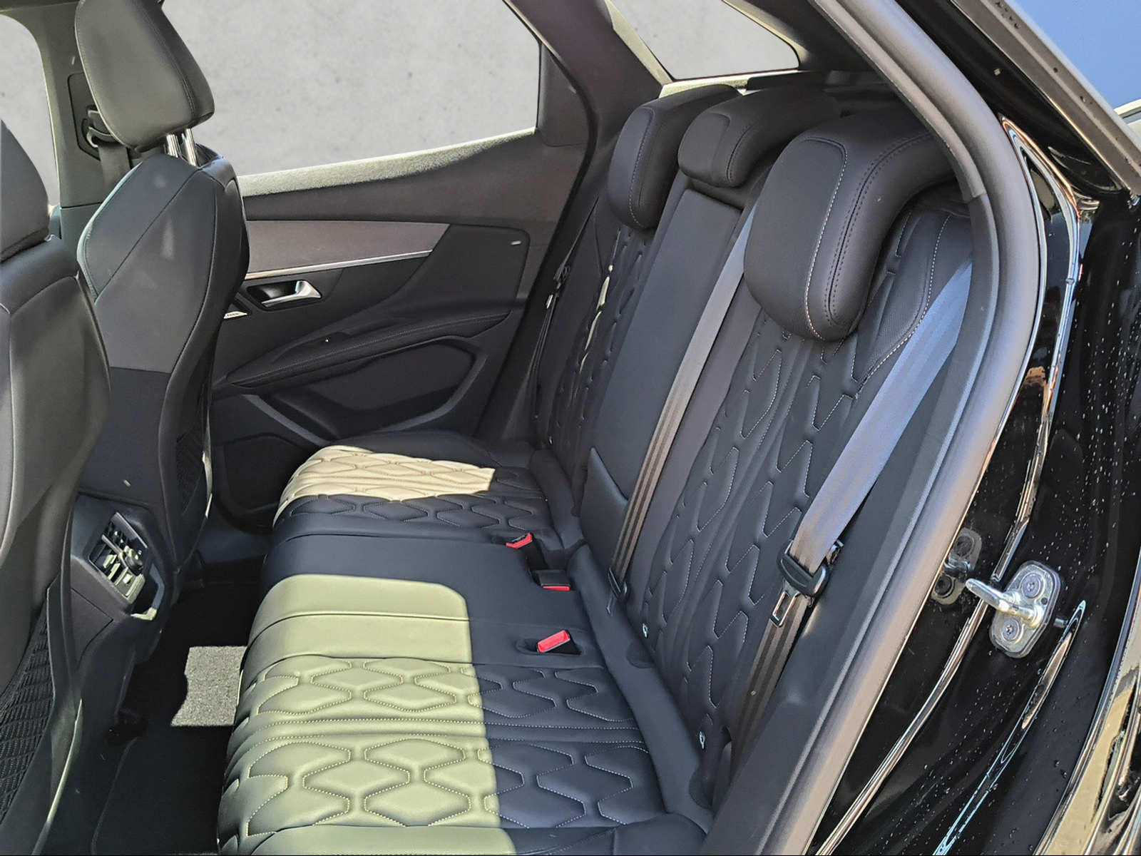 PEUGEOT 3008 2.0 BlueHDi 180 GT-image-9