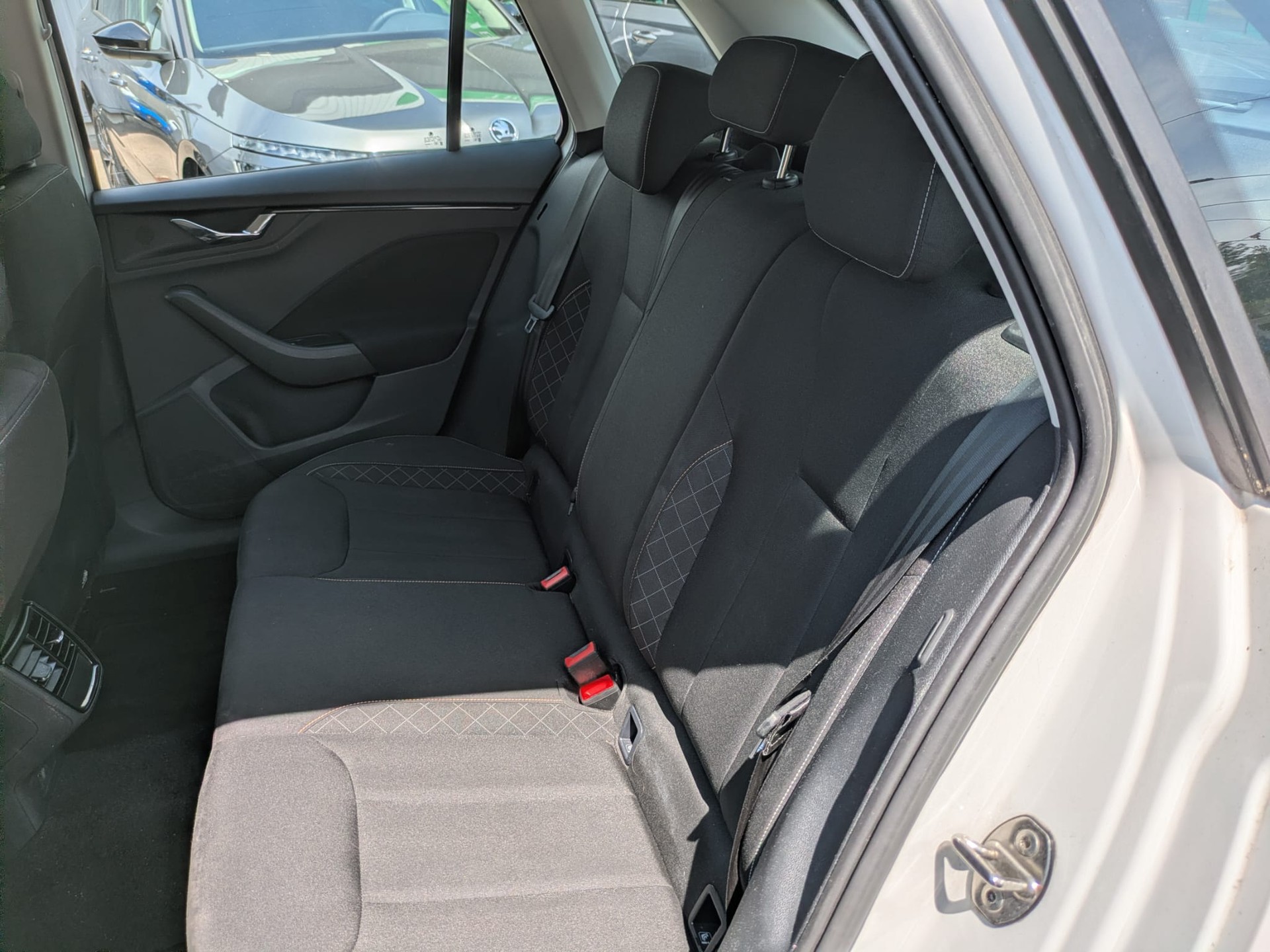 SKODA Kamiq 1.0 TSI Ambition DSG-image-11