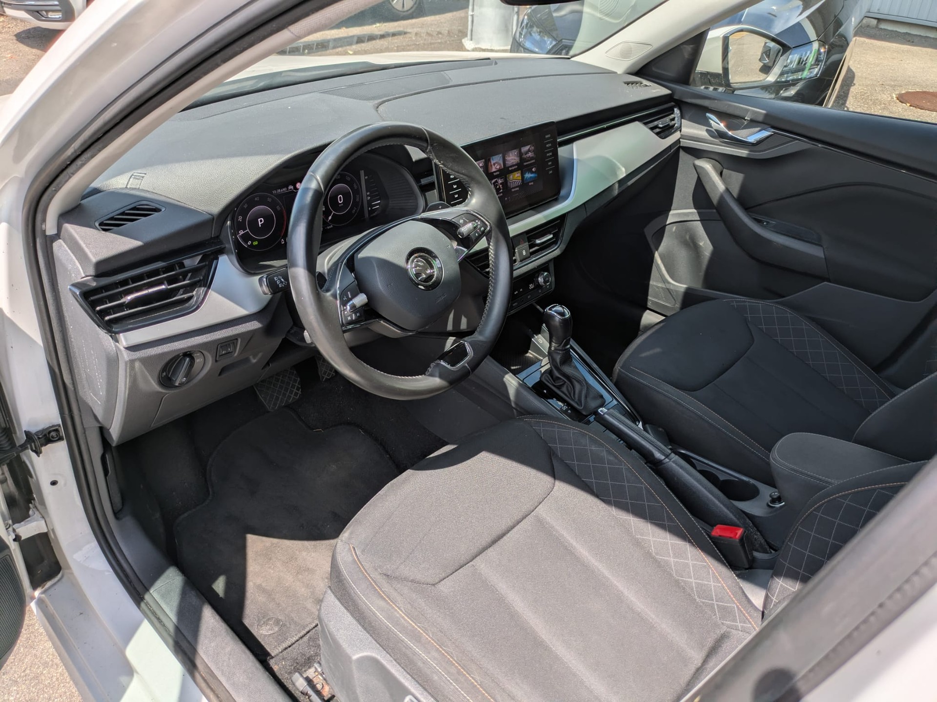 SKODA Kamiq 1.0 TSI Ambition DSG-image-12