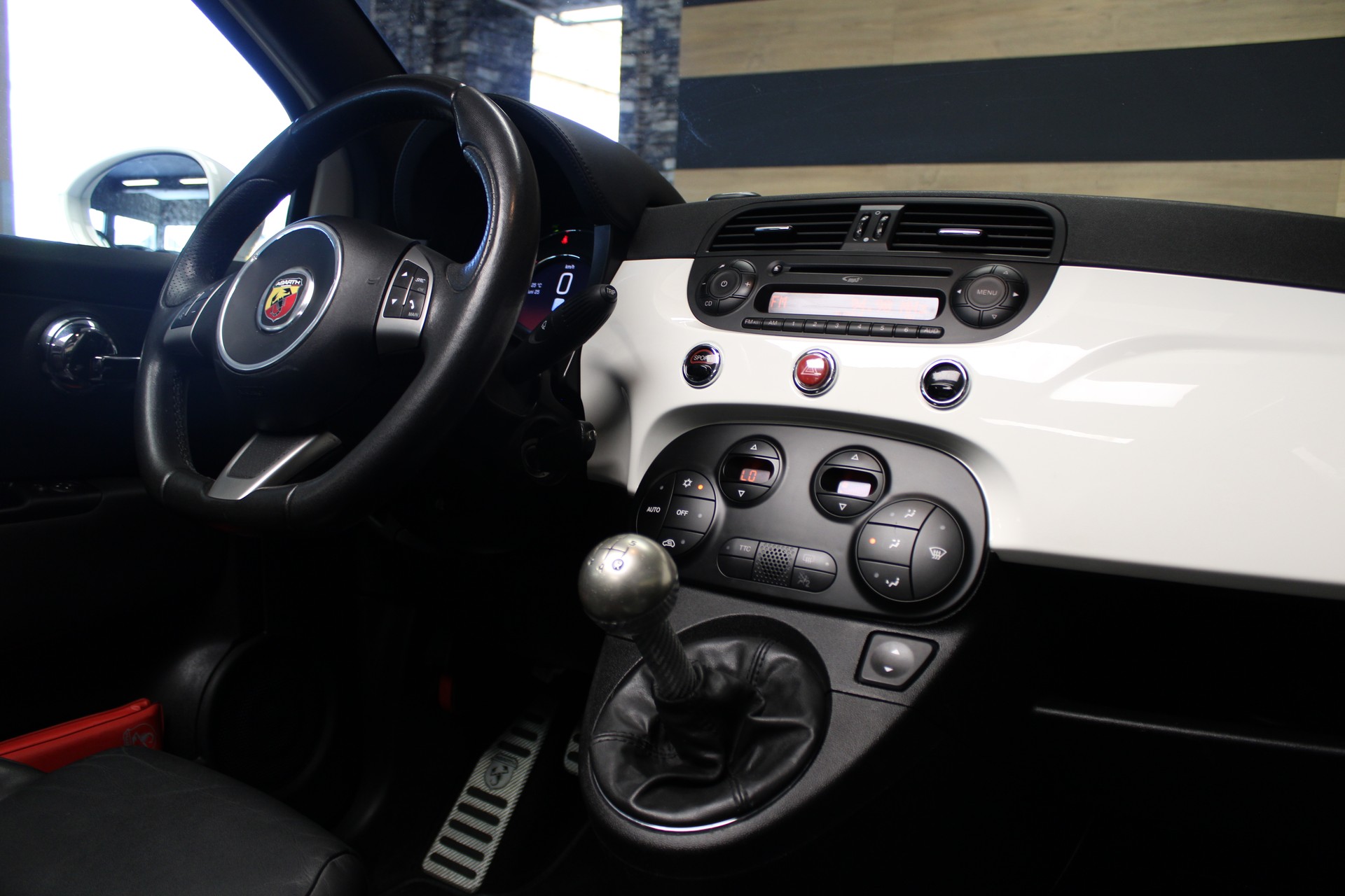 FIAT 595 1.4 16V Turbo Abarth Turismo-image-12