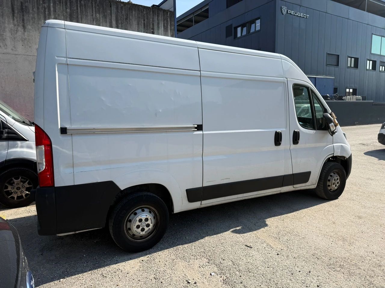 PEUGEOT Boxer 2.2 HDI 335 Premium L2H2