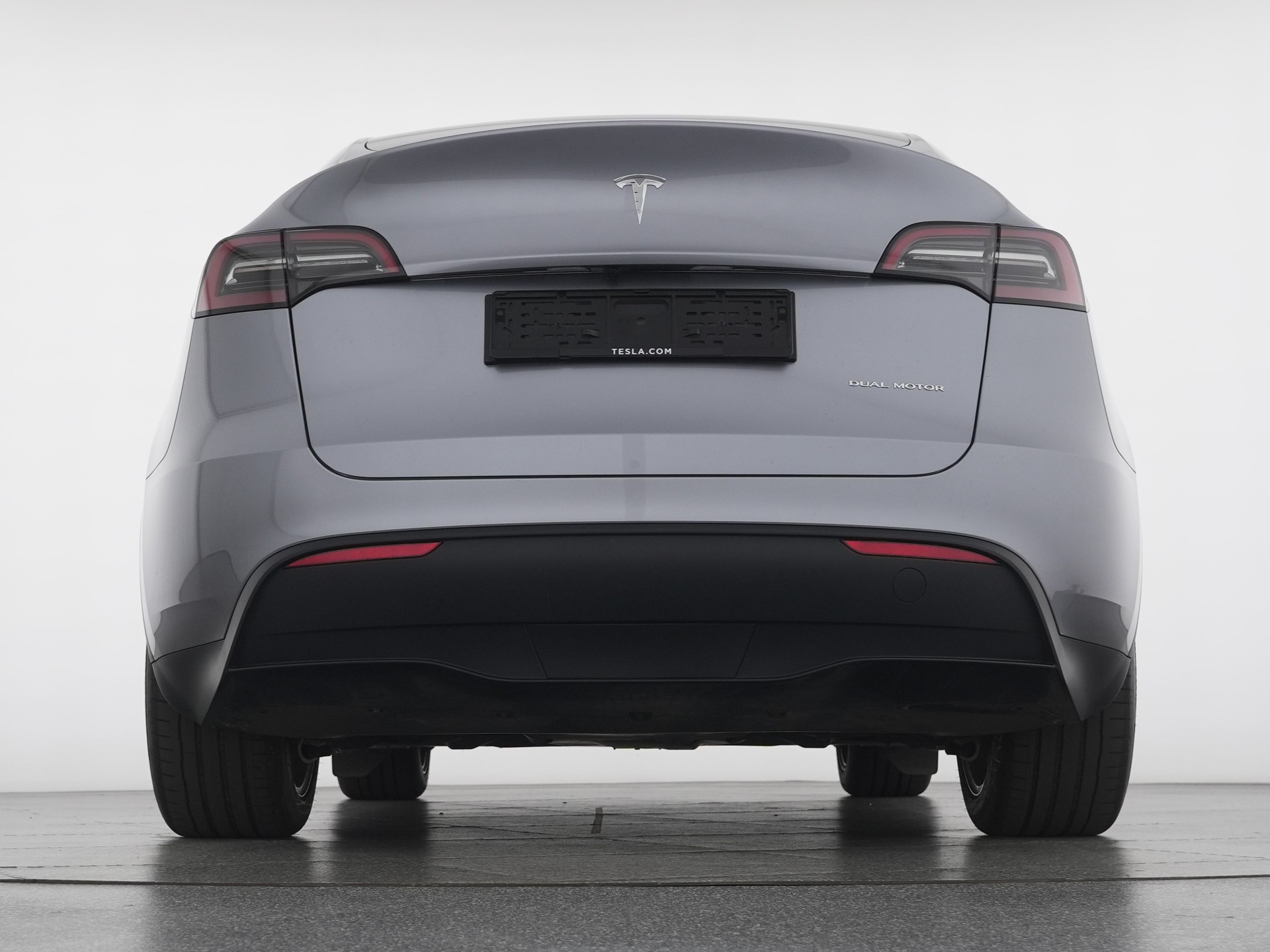 TESLA Model Y Long Range All-Wheel Drive-image-4
