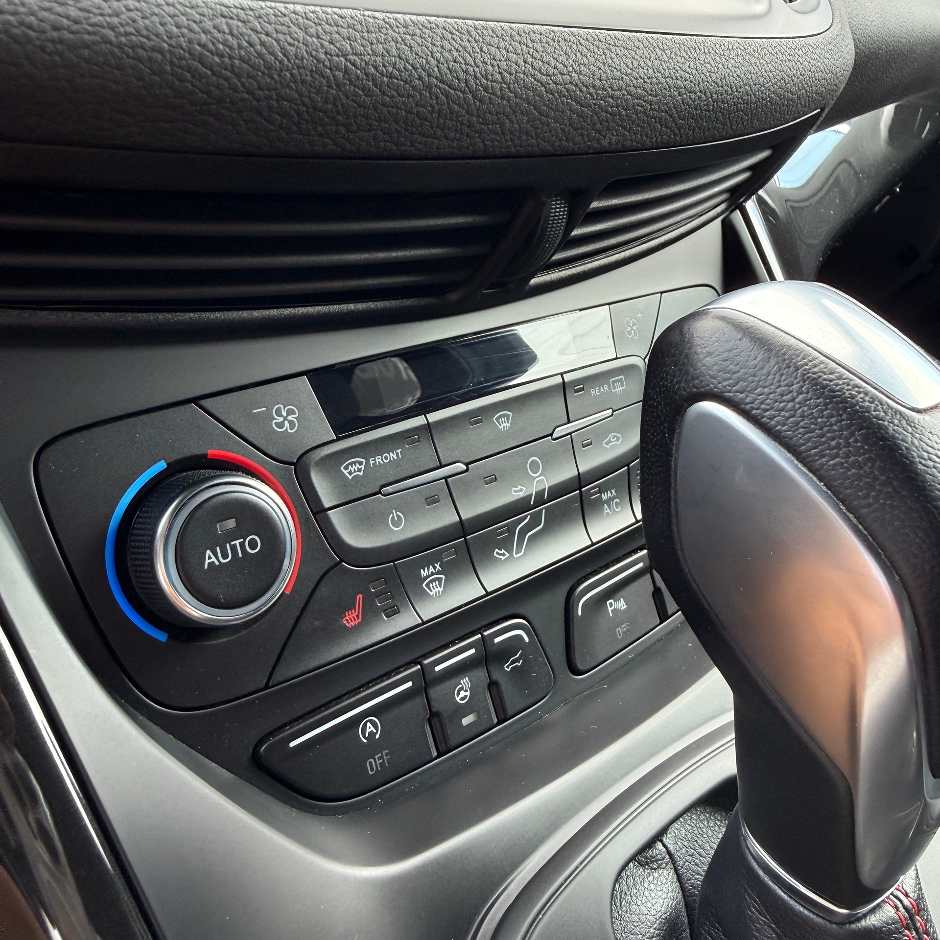 FORD Kuga 2.0 TDCi ST Line High 4WD PowerShift-image-12